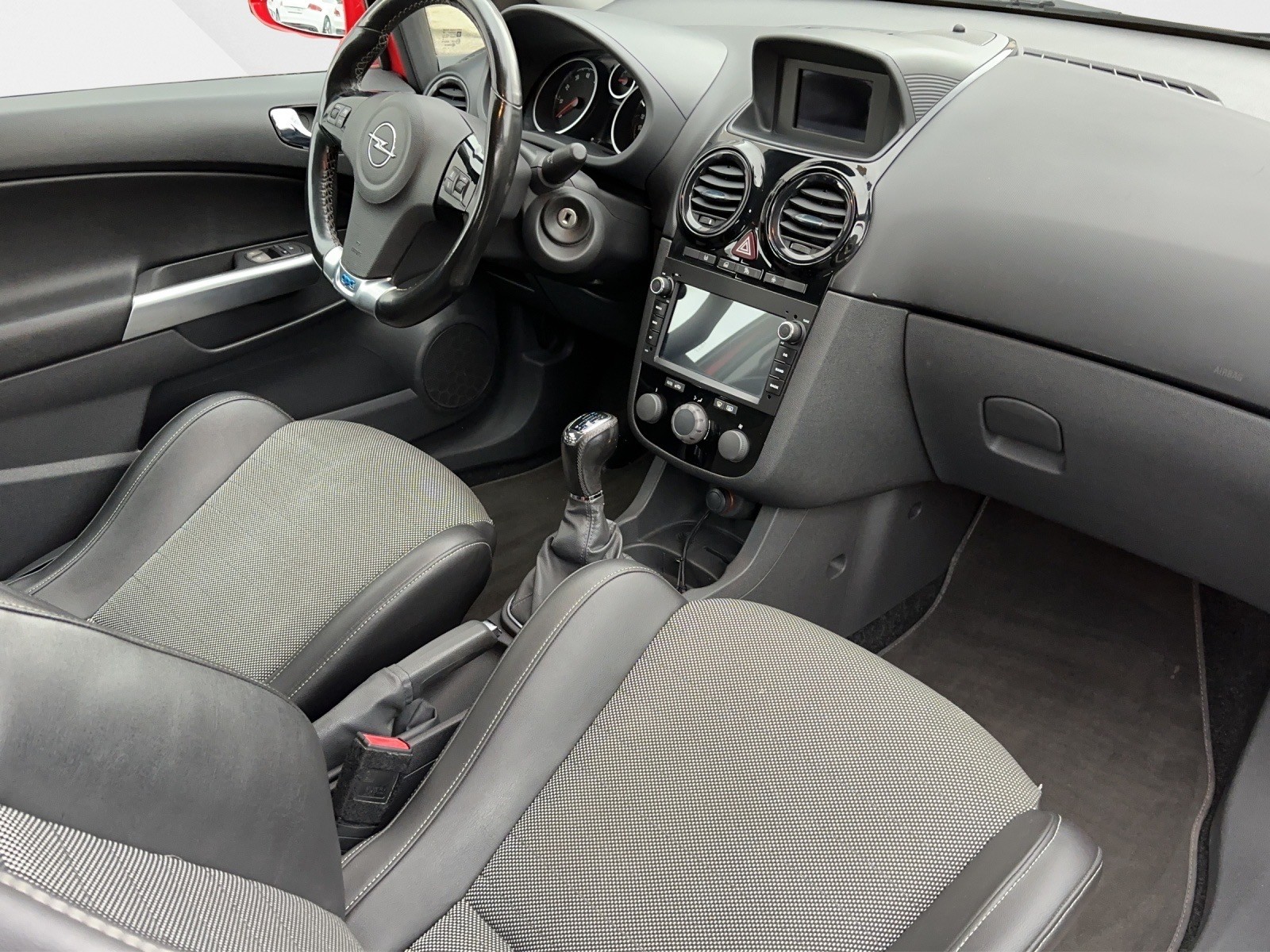 OPEL Corsa 1.6 Turbo OPC-image-10