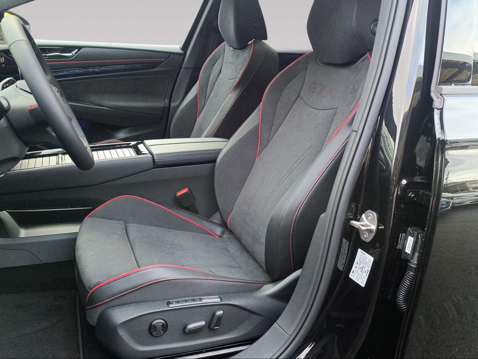 VW ID.7 Tourer GTX UNITED 340PS Allrad / Reichweite max. 718Km.-image-7