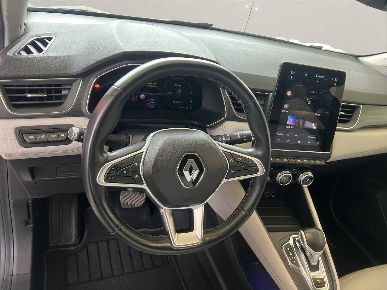 RENAULT Captur 1.6 E-Tech Plug-in Initiale-image-13