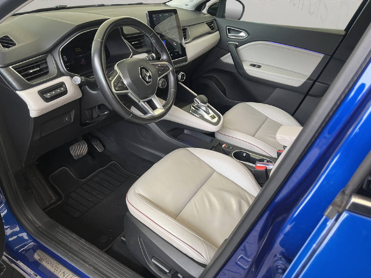 RENAULT Captur 1.6 E-Tech Plug-in Initiale-image-10