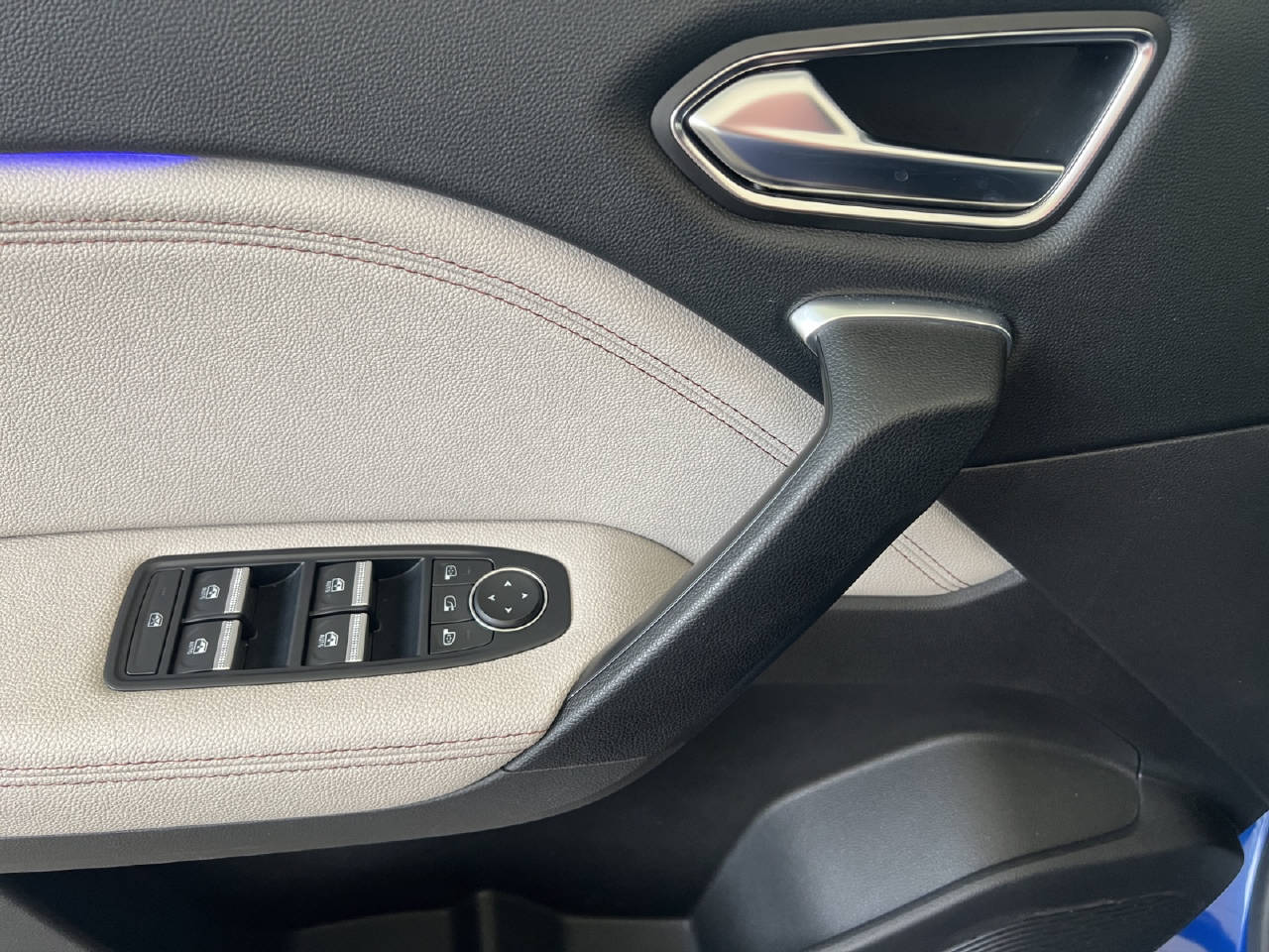 RENAULT Captur 1.6 E-Tech Plug-in Initiale-image-18