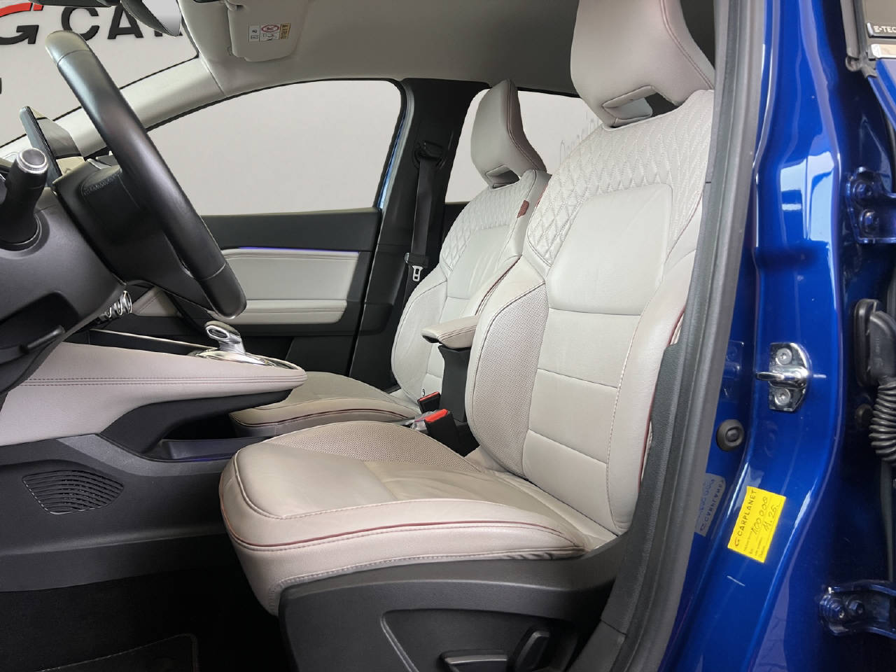 RENAULT Captur 1.6 E-Tech Plug-in Initiale-image-12
