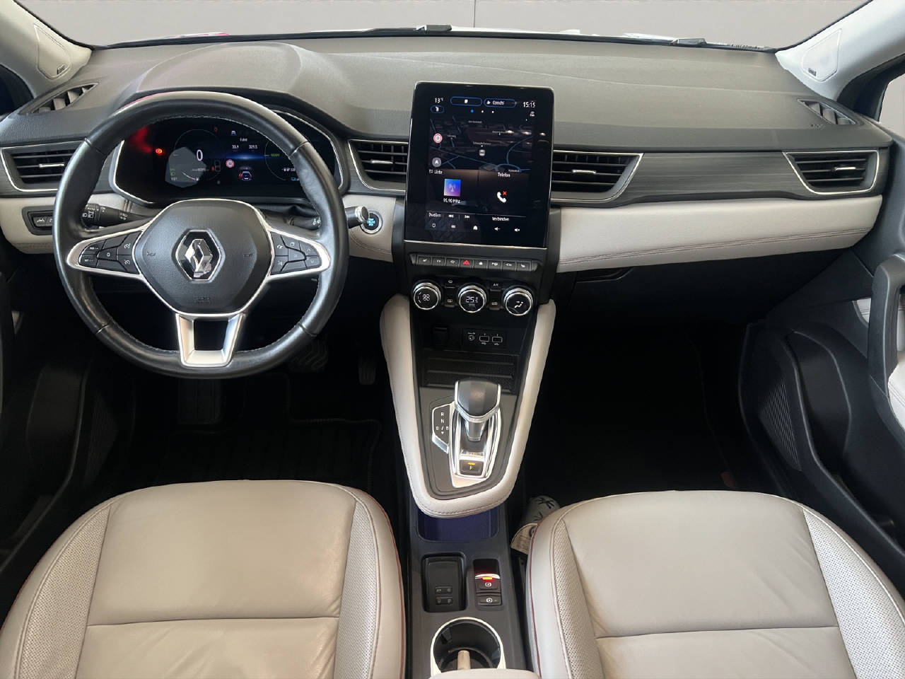 RENAULT Captur 1.6 E-Tech Plug-in Initiale-image-9