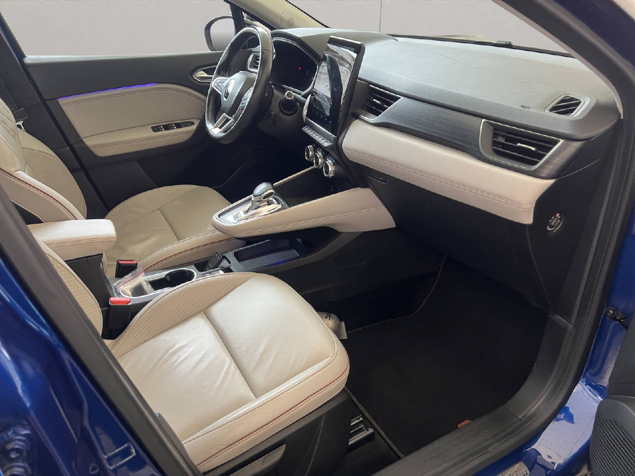 RENAULT Captur 1.6 E-Tech Plug-in Initiale-image-11