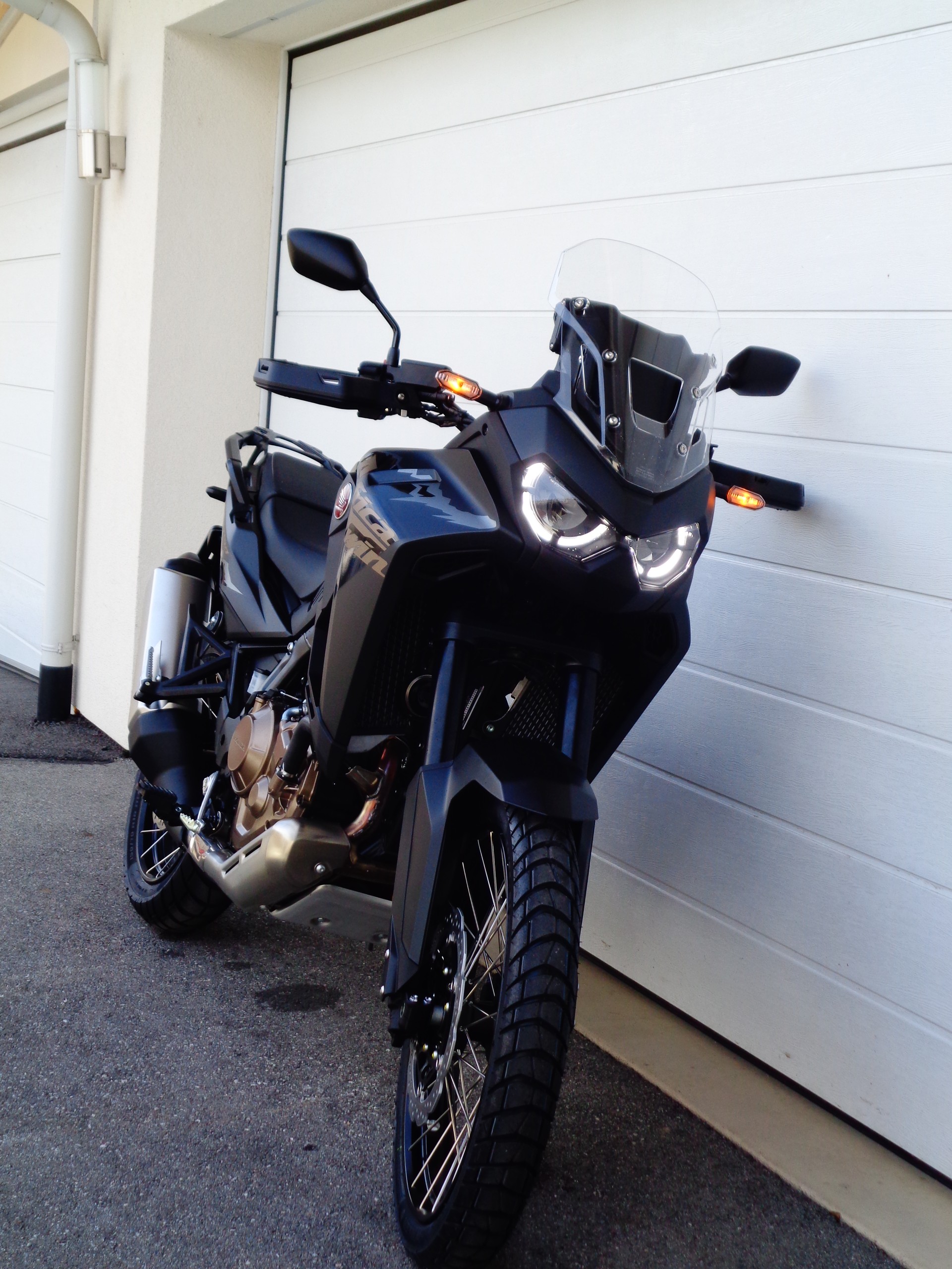HONDA CRF 1100 Africa Twin-image-1