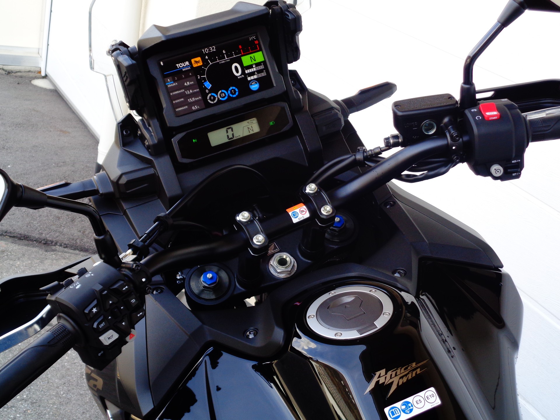 HONDA CRF 1100 Africa Twin-image-8