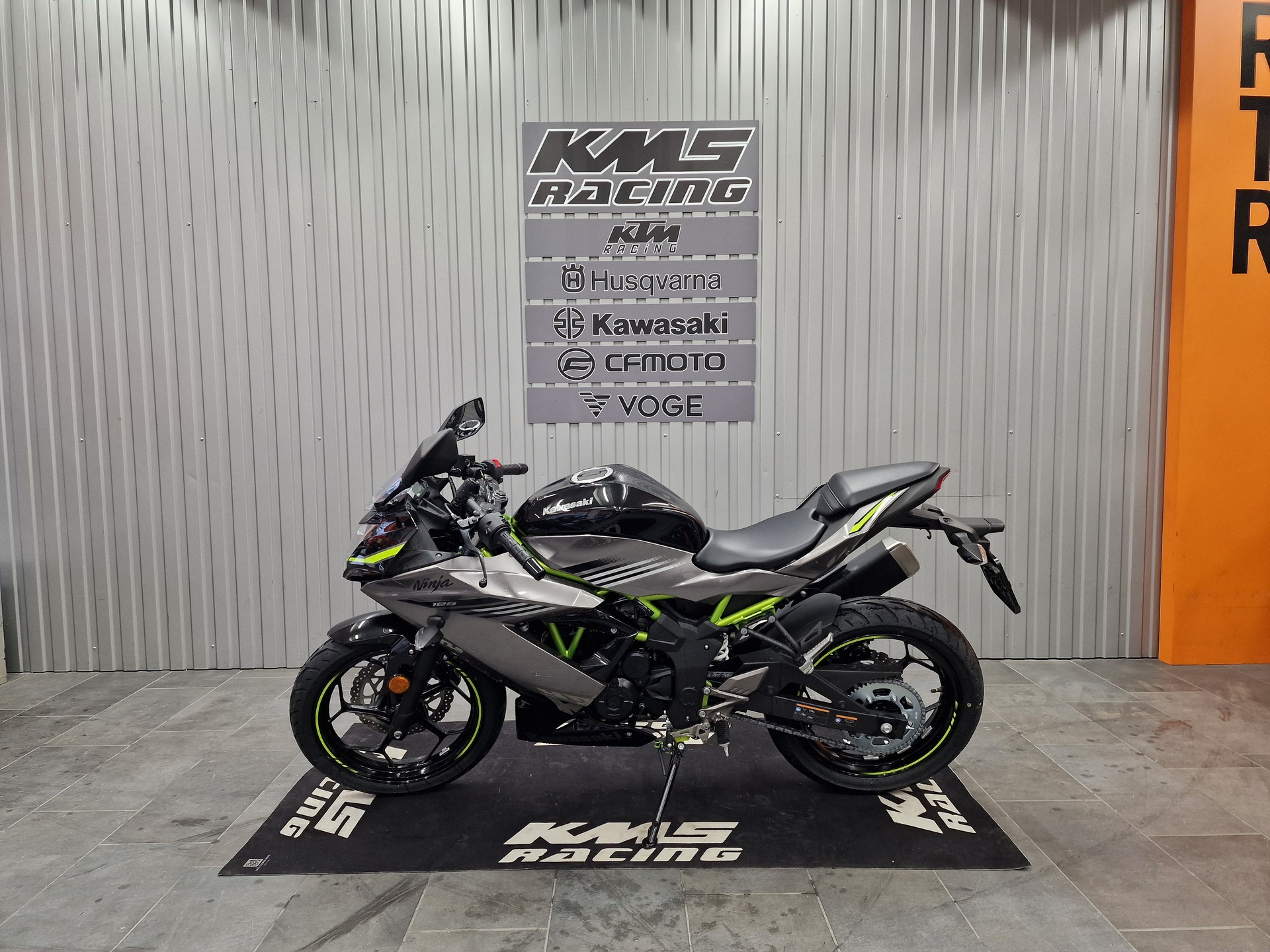 KAWASAKI Ninja 125-image-1