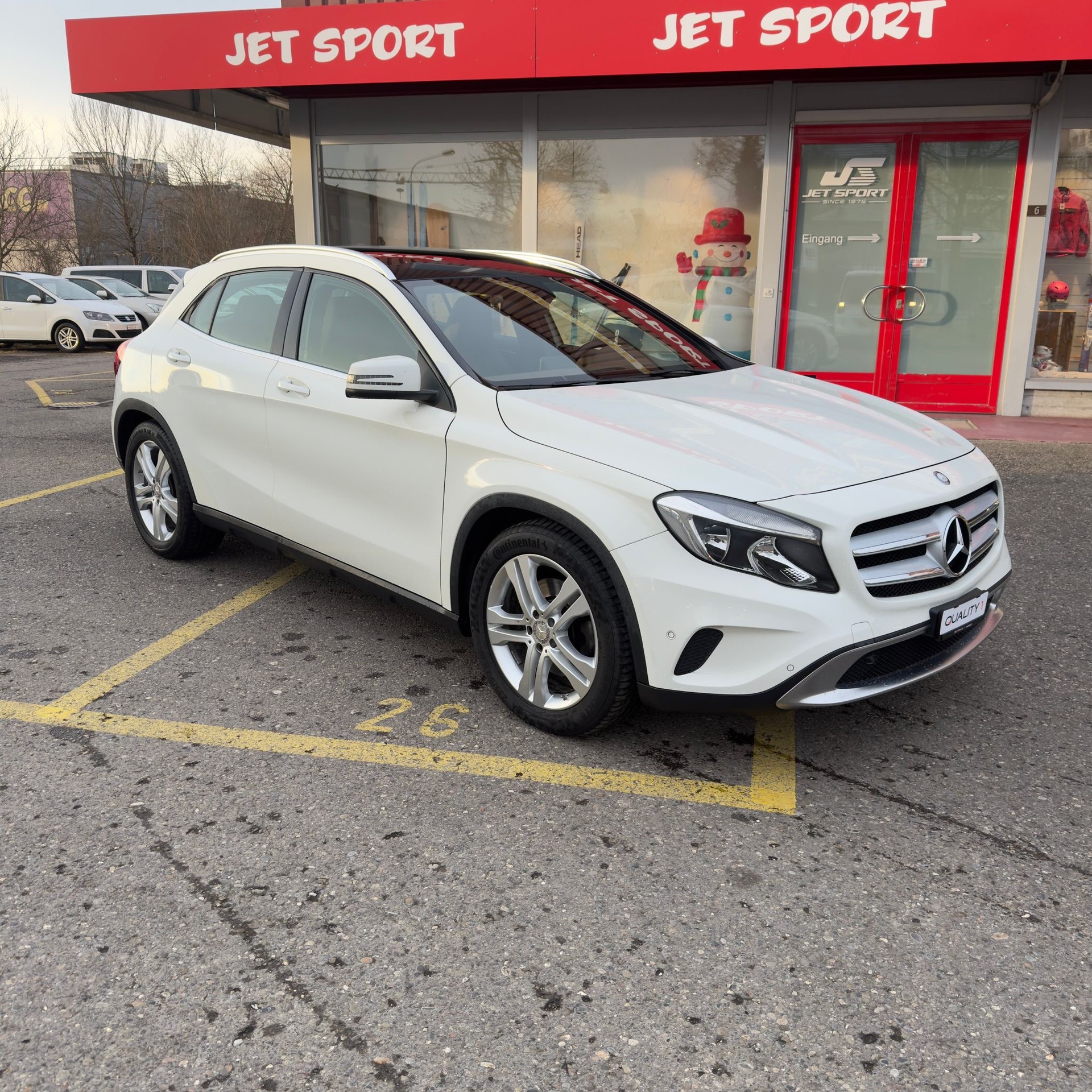 MERCEDES-BENZ GLA 250 Urban 4Matic 7G-DCT-image-2