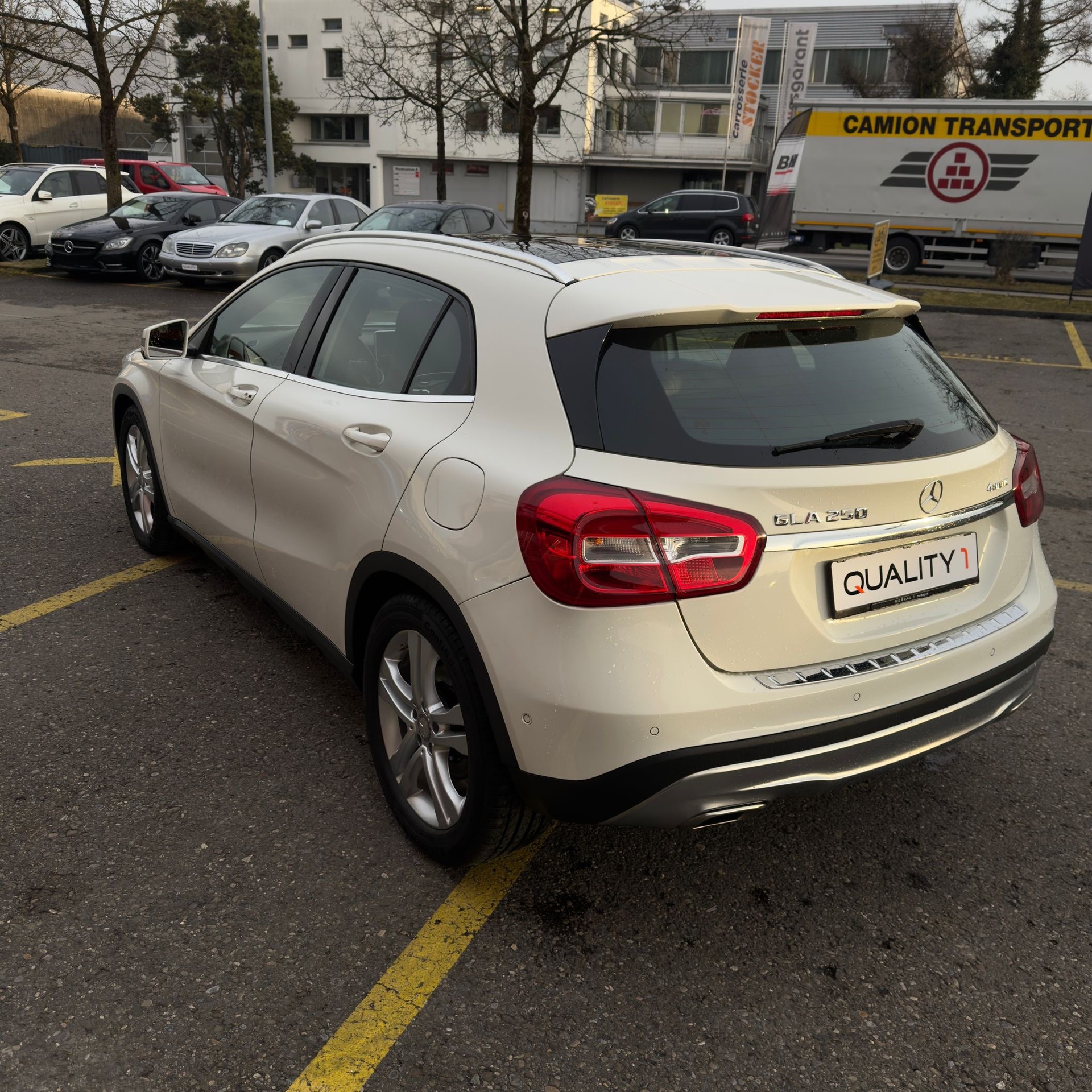 MERCEDES-BENZ GLA 250 Urban 4Matic 7G-DCT-image-5