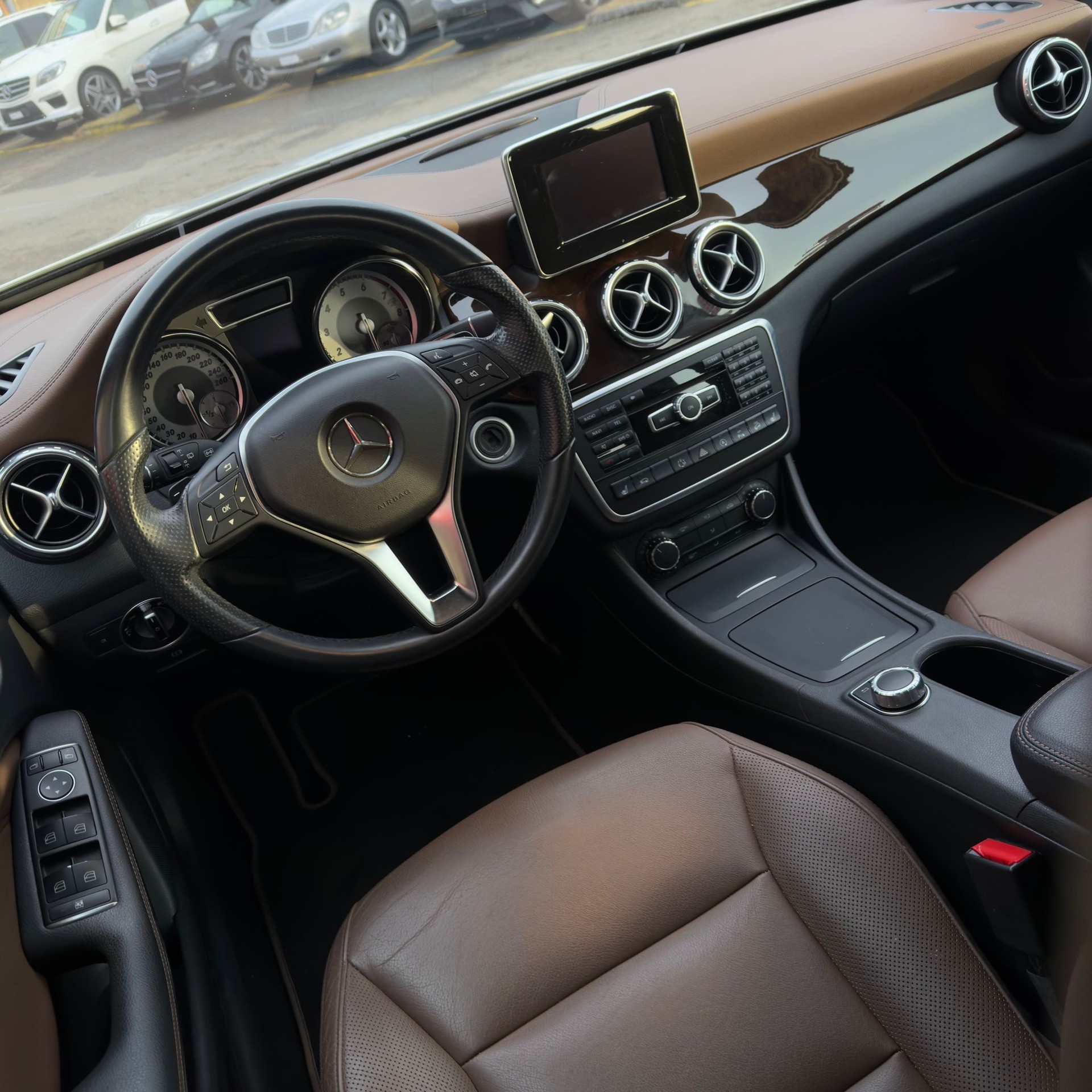 MERCEDES-BENZ GLA 250 Urban 4Matic 7G-DCT-image-10