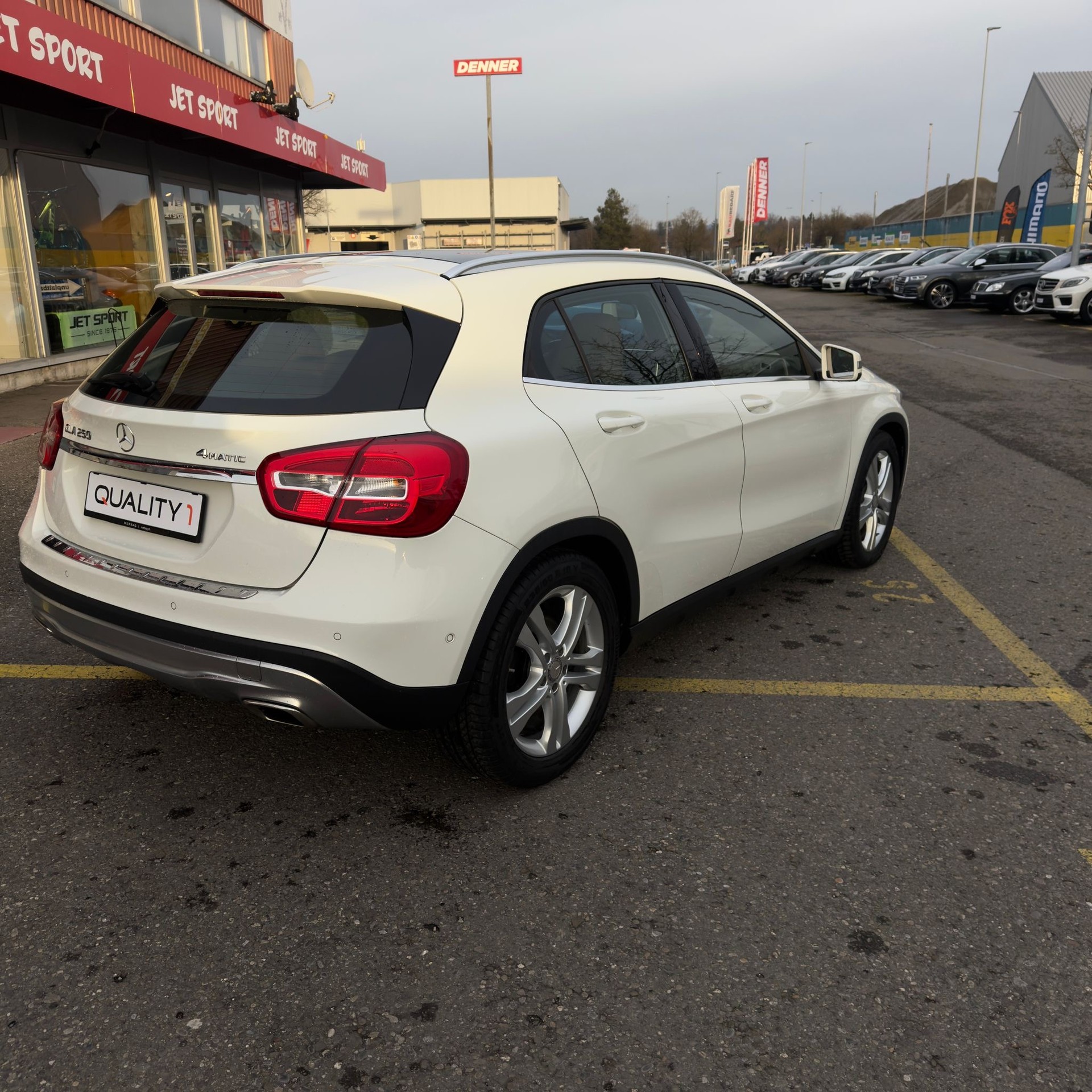 MERCEDES-BENZ GLA 250 Urban 4Matic 7G-DCT-image-4