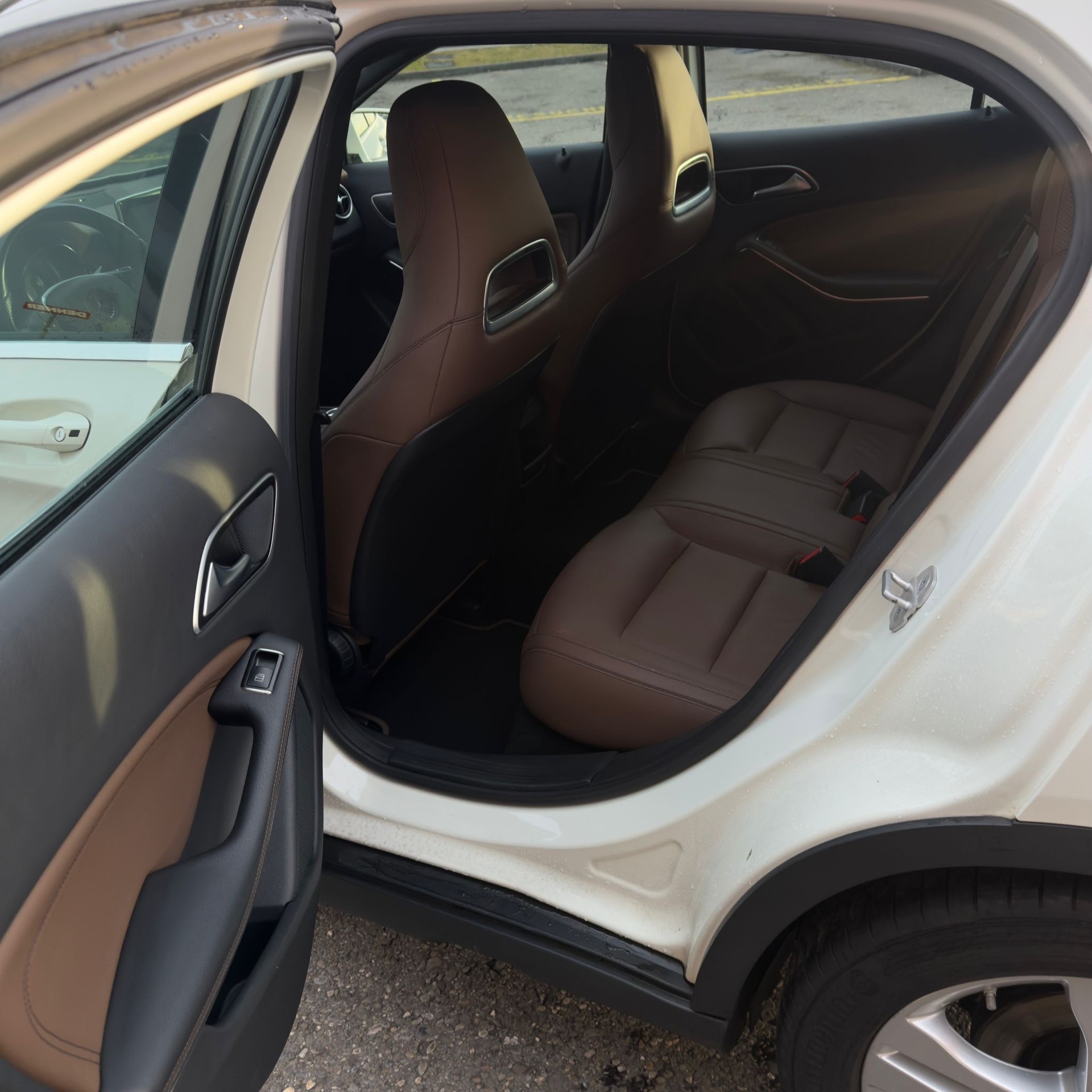 MERCEDES-BENZ GLA 250 Urban 4Matic 7G-DCT-image-8
