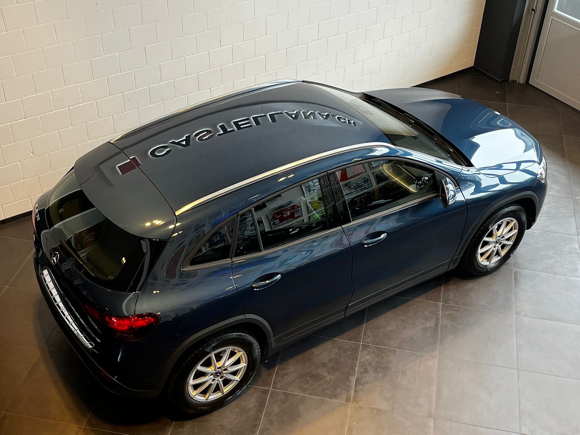 MERCEDES-BENZ GLA 180 7G-DCT-image-10