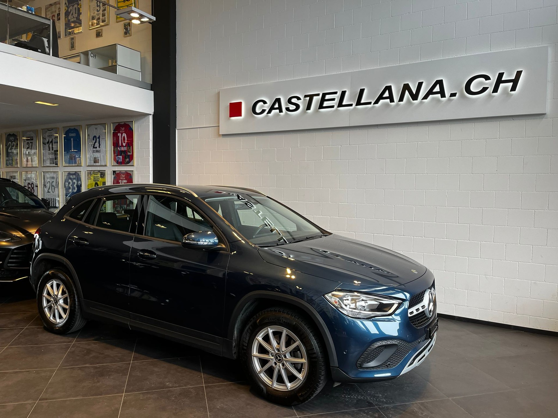 MERCEDES-BENZ GLA 180 7G-DCT