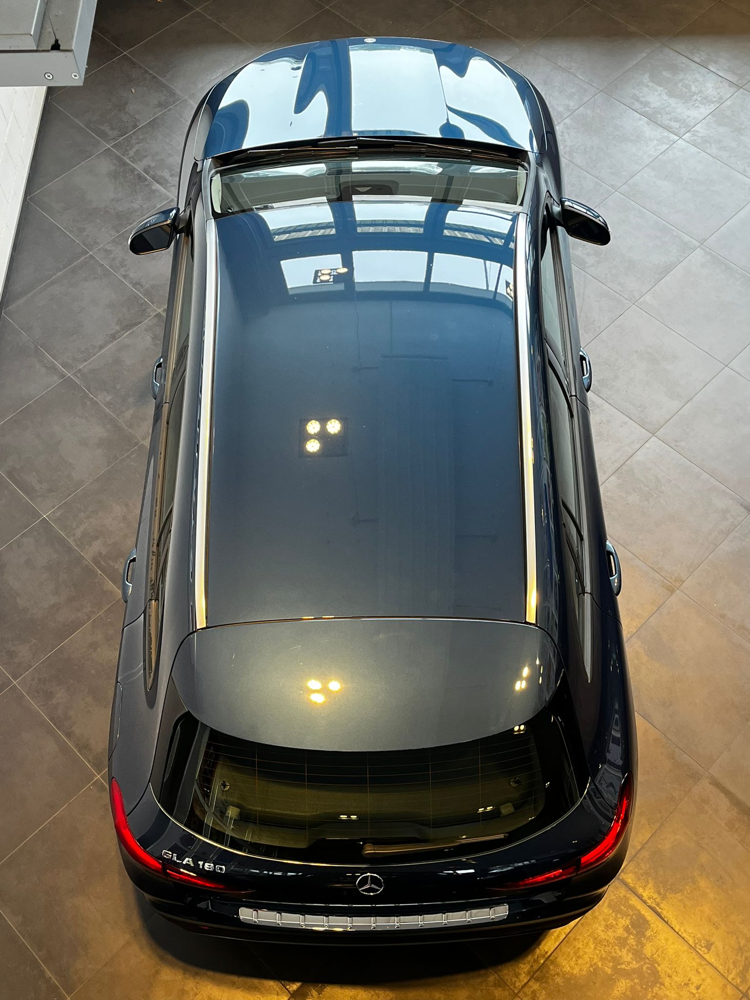 MERCEDES-BENZ GLA 180 7G-DCT-image-8