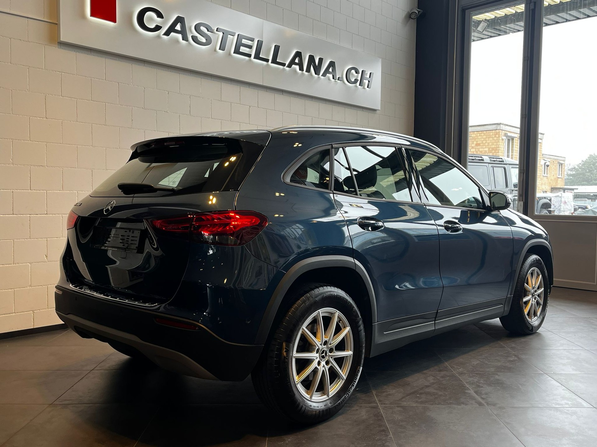 MERCEDES-BENZ GLA 180 7G-DCT-image-5