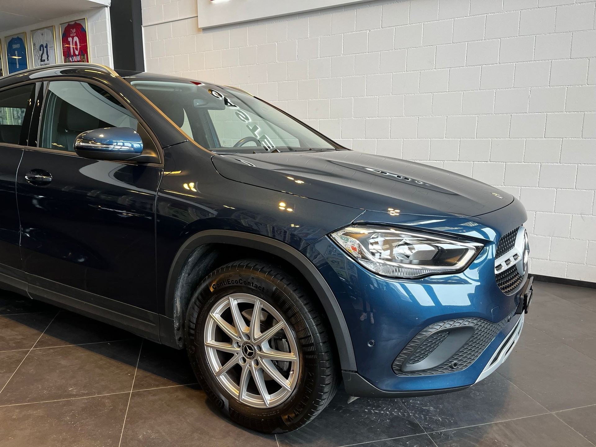 MERCEDES-BENZ GLA 180 7G-DCT-showroom-element-2