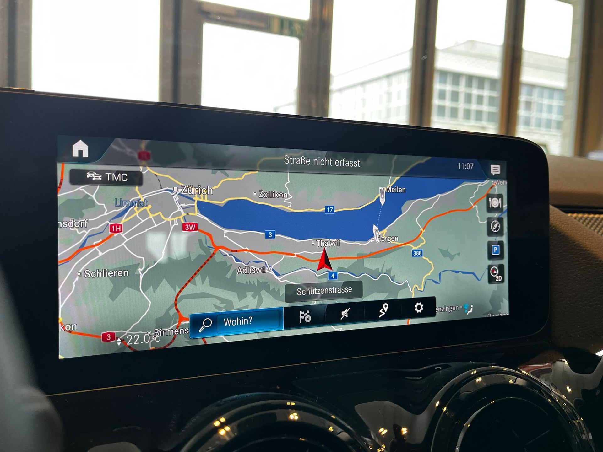 MERCEDES-BENZ GLA 180 7G-DCT-image-18