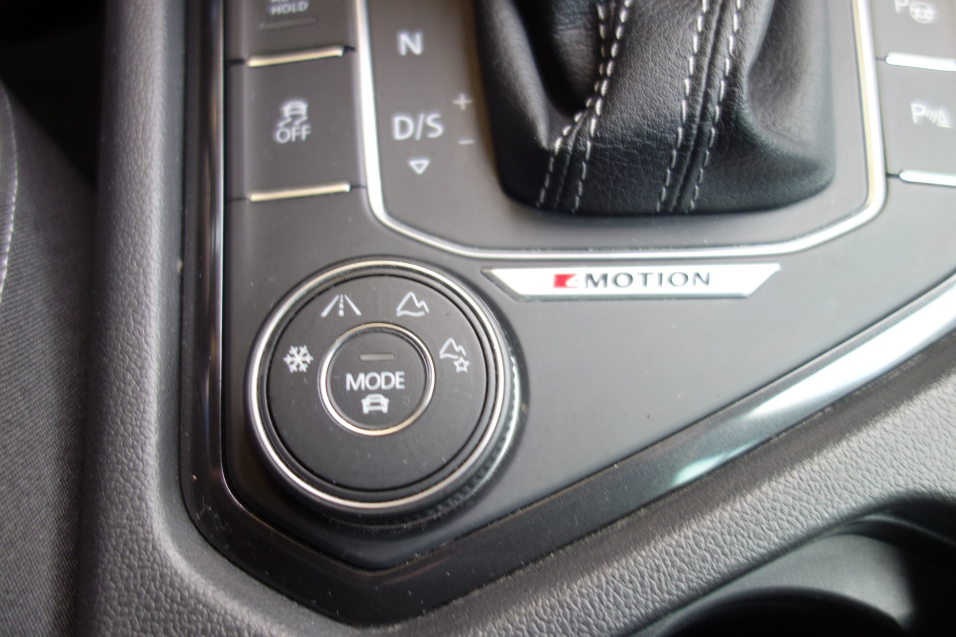 VW Tiguan 2.0 TDI SCR R-Line 4Motion DSG-image-18