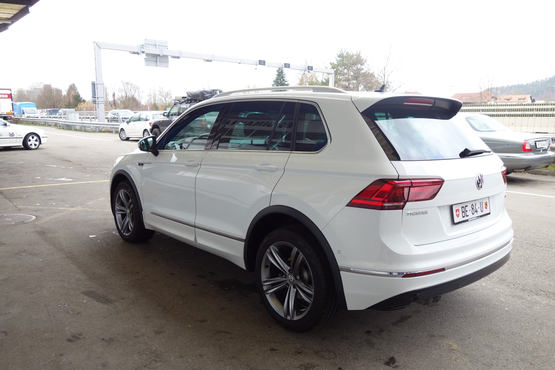 VW Tiguan 2.0 TDI SCR R-Line 4Motion DSG-image-5