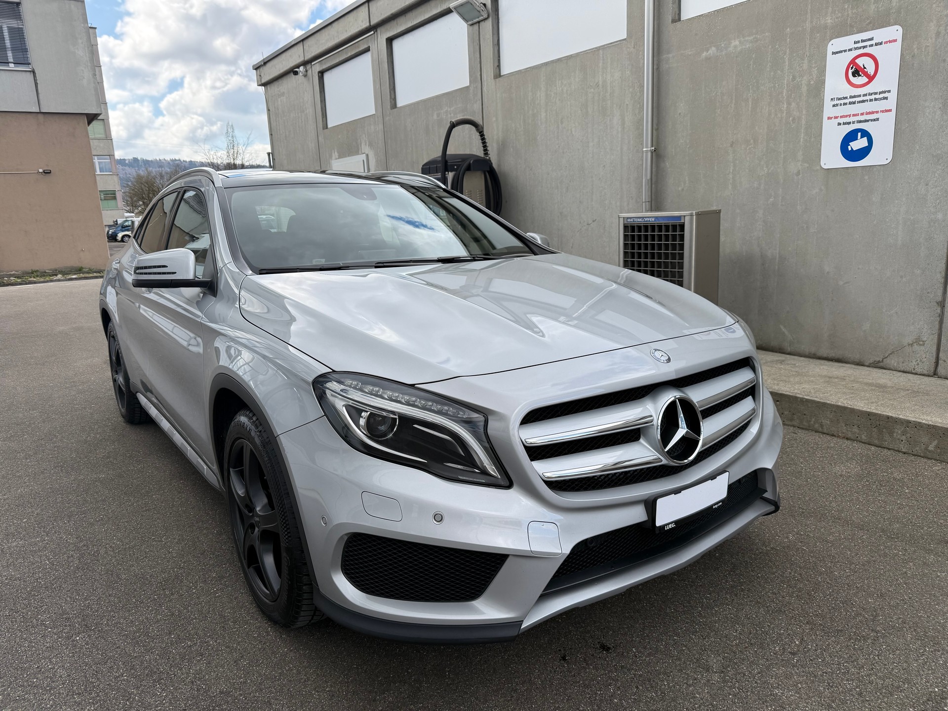 MERCEDES-BENZ GLA 250 AMG Line 4Matic 7G-DCT *CH Fahrzeug Frisch ab MFK *Panoramaglasdach *Sitzheizung *8 Fach bereift *Rückfahrkamera-image-1