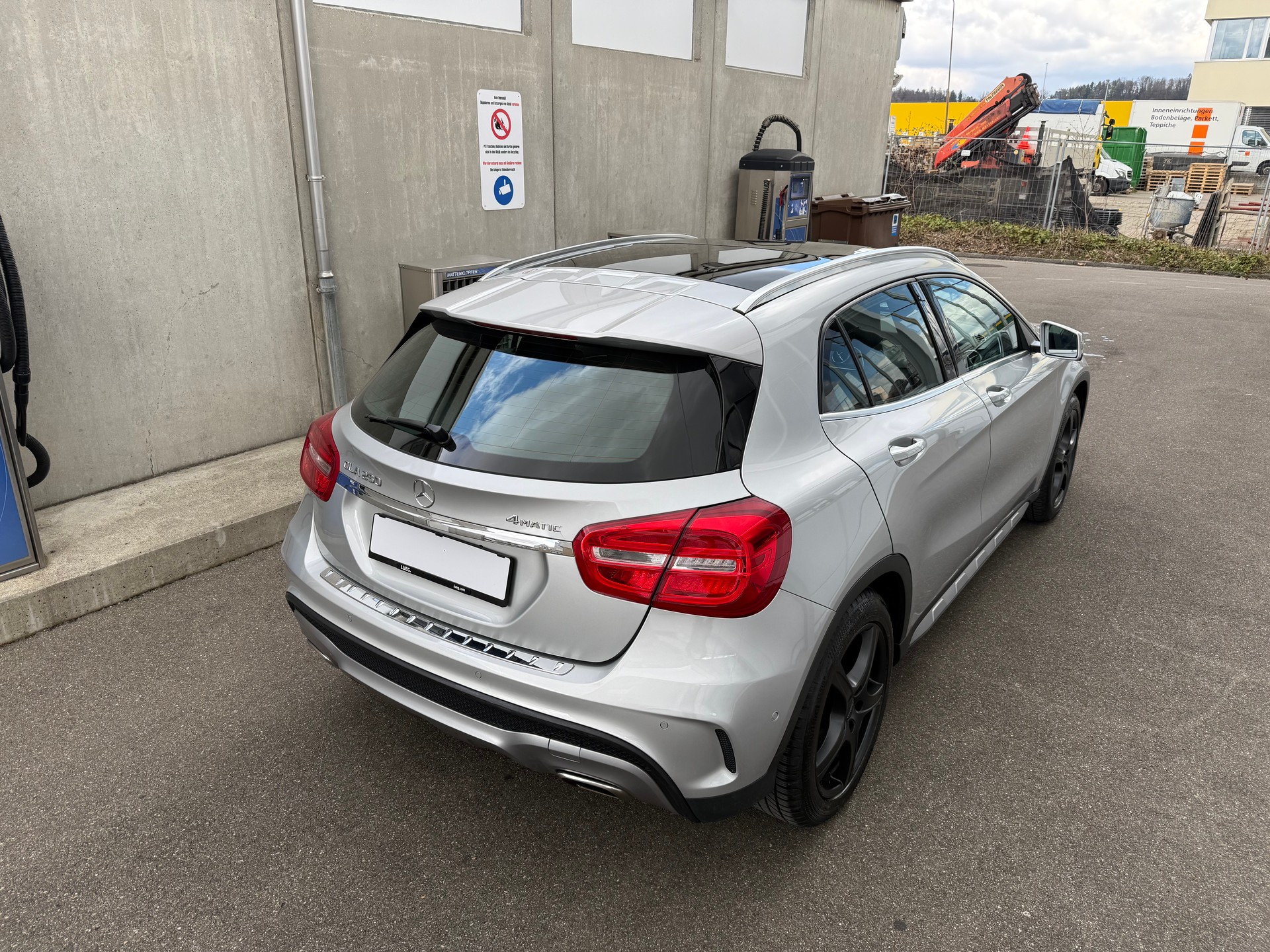 MERCEDES-BENZ GLA 250 AMG Line 4Matic 7G-DCT *CH Fahrzeug Frisch ab MFK *Panoramaglasdach *Sitzheizung *8 Fach bereift *Rückfahrkamera-image-3