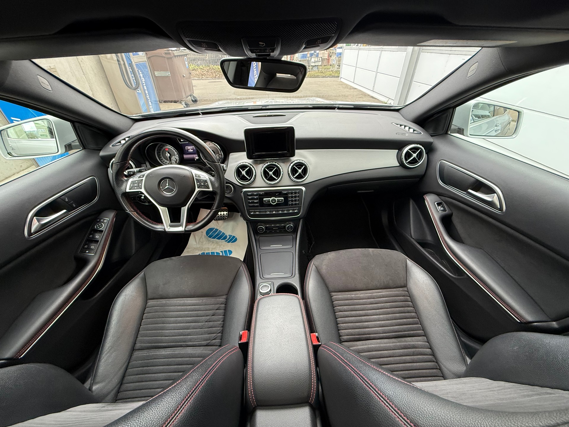 MERCEDES-BENZ GLA 250 AMG Line 4Matic 7G-DCT *CH Fahrzeug Frisch ab MFK *Panoramaglasdach *Sitzheizung *8 Fach bereift *Rückfahrkamera-image-9