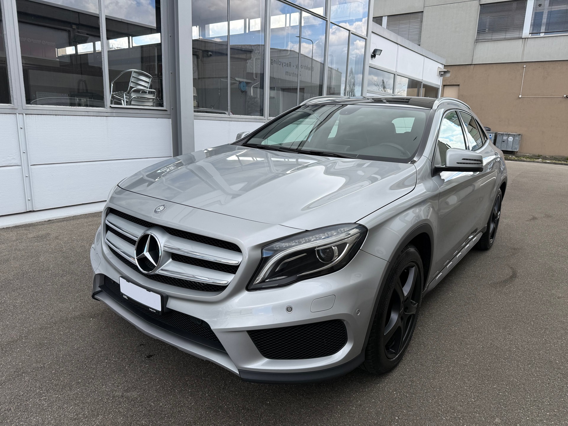 MERCEDES-BENZ GLA 250 AMG Line 4Matic 7G-DCT *CH Fahrzeug Frisch ab MFK *Panoramaglasdach *Sitzheizung *8 Fach bereift *Rückfahrkamera