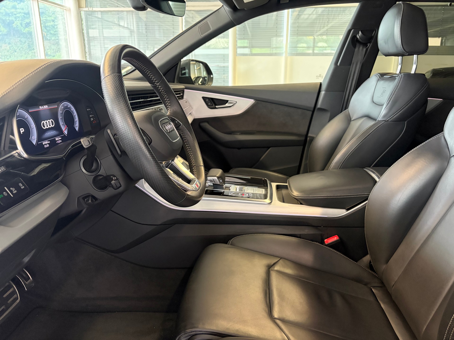 AUDI Q8 50 TDI quattro S-LINE | CH Fahrzeug | Black Paket | Pano | AHK | Luftfederung | B&O Sound | Head Up | Matrix |-image-11