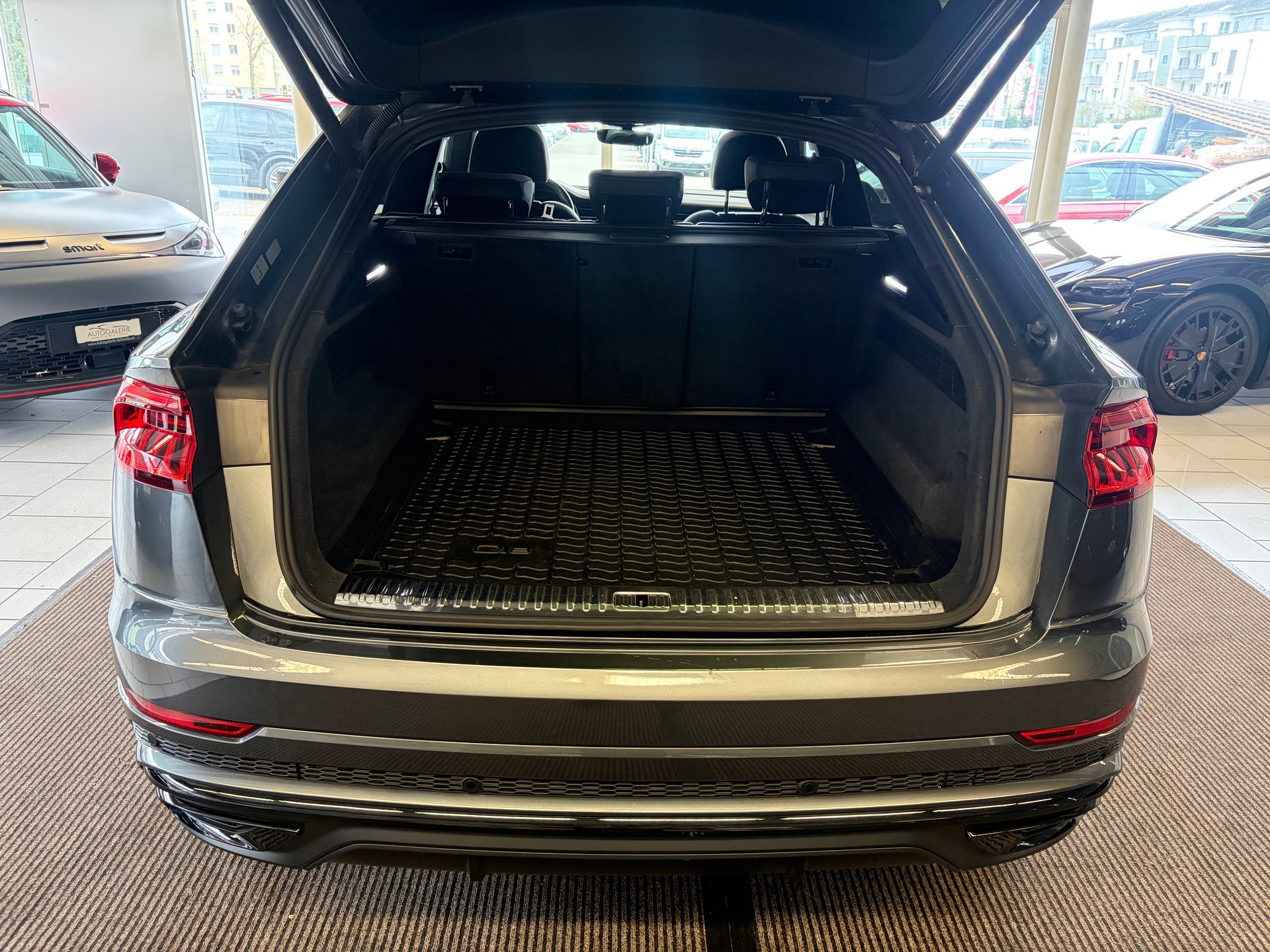 AUDI Q8 50 TDI quattro S-LINE | CH Fahrzeug | Black Paket | Pano | AHK | Luftfederung | B&O Sound | Head Up | Matrix |-image-23