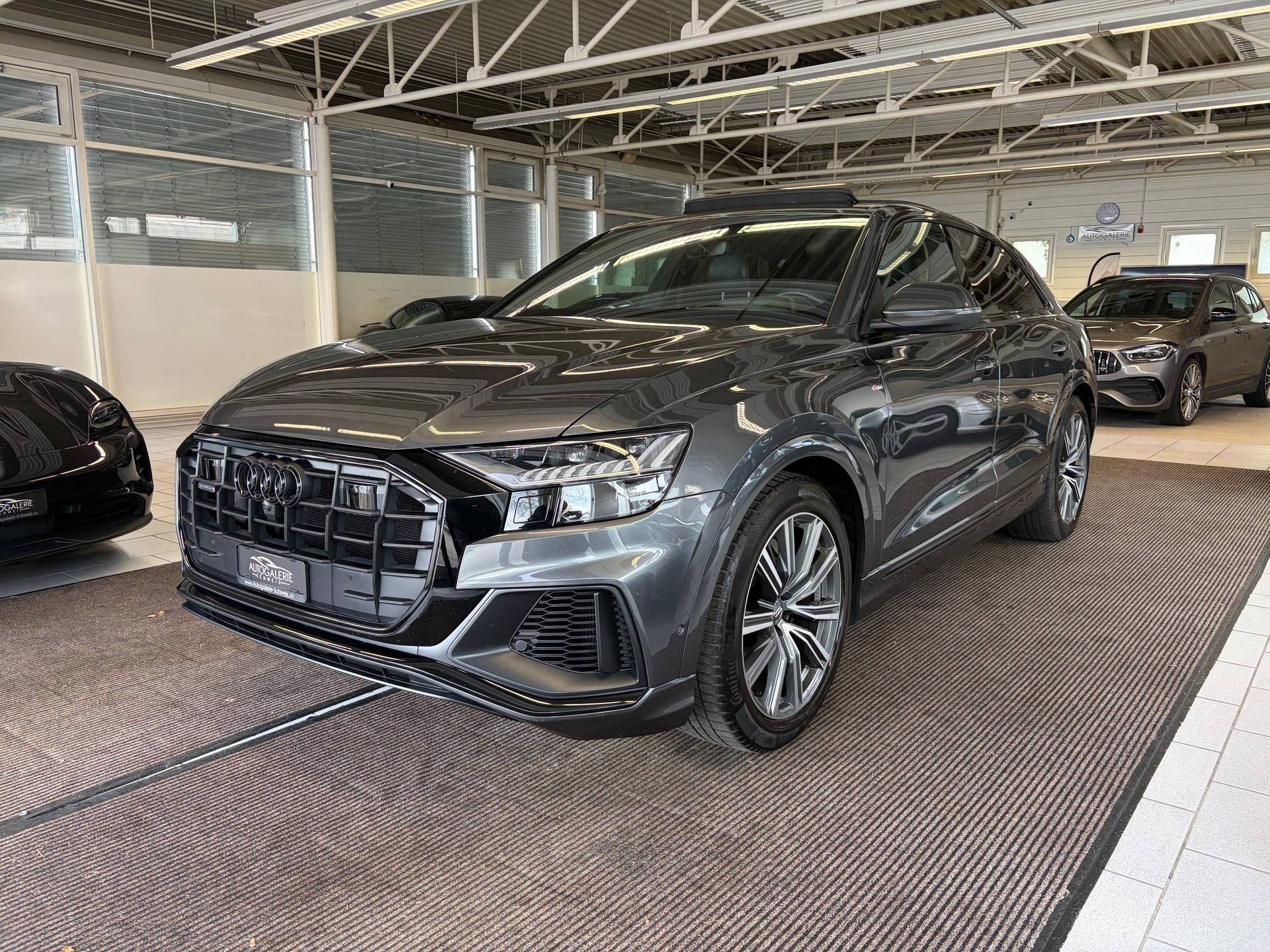AUDI Q8 50 TDI quattro S-LINE | CH Fahrzeug | Black Paket | Pano | AHK | Luftfederung | B&O Sound | Head Up | Matrix |-image-8