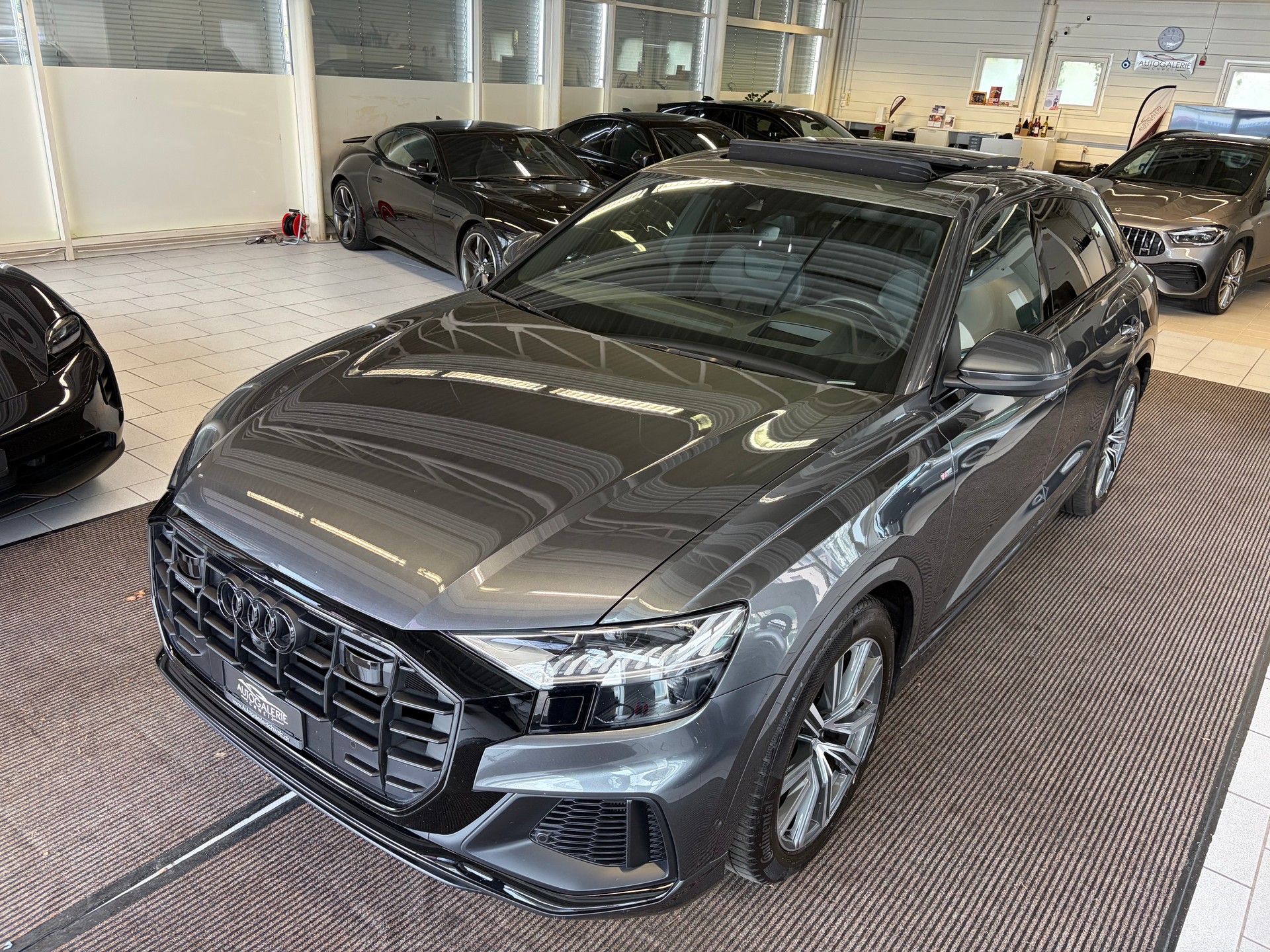 AUDI Q8 50 TDI quattro S-LINE | CH Fahrzeug | Black Paket | Pano | AHK | Luftfederung | B&O Sound | Head Up | Matrix |-image-31
