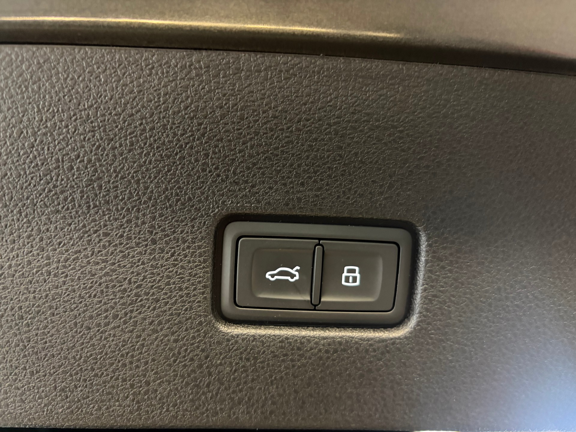 AUDI Q8 50 TDI quattro S-LINE | CH Fahrzeug | Black Paket | Pano | AHK | Luftfederung | B&O Sound | Head Up | Matrix |-image-25