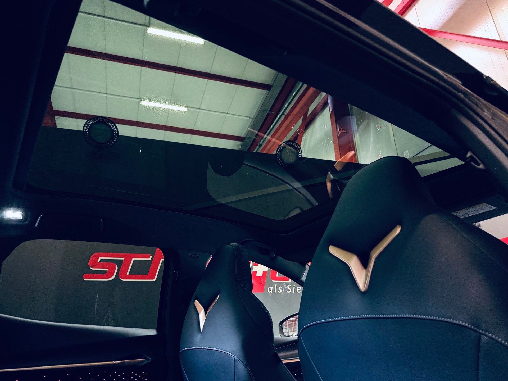CUPRA Tavascan Type 9 77 kWh VZ Adrenaline-image-28