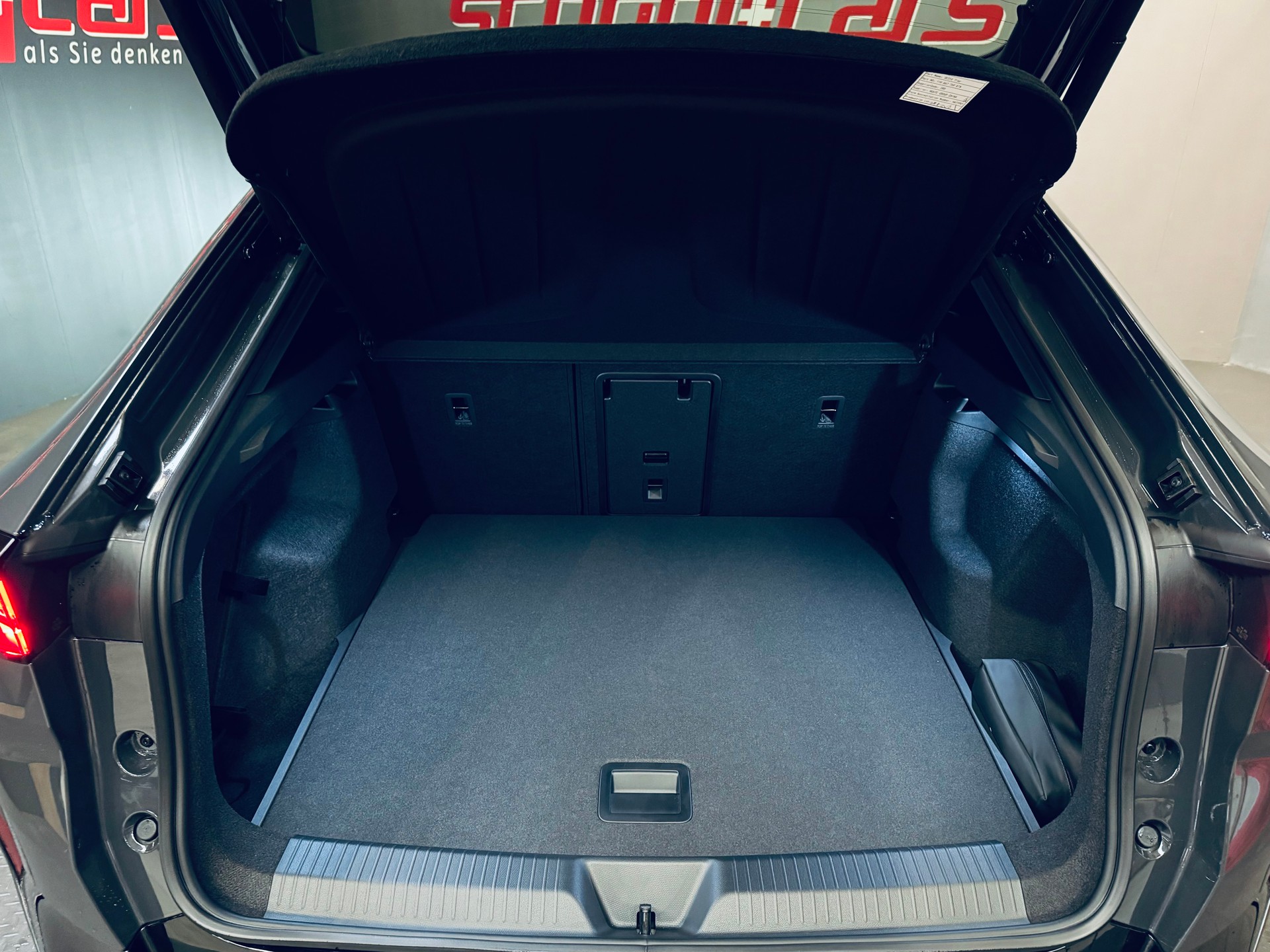CUPRA Tavascan Type 9 77 kWh VZ Adrenaline-image-11