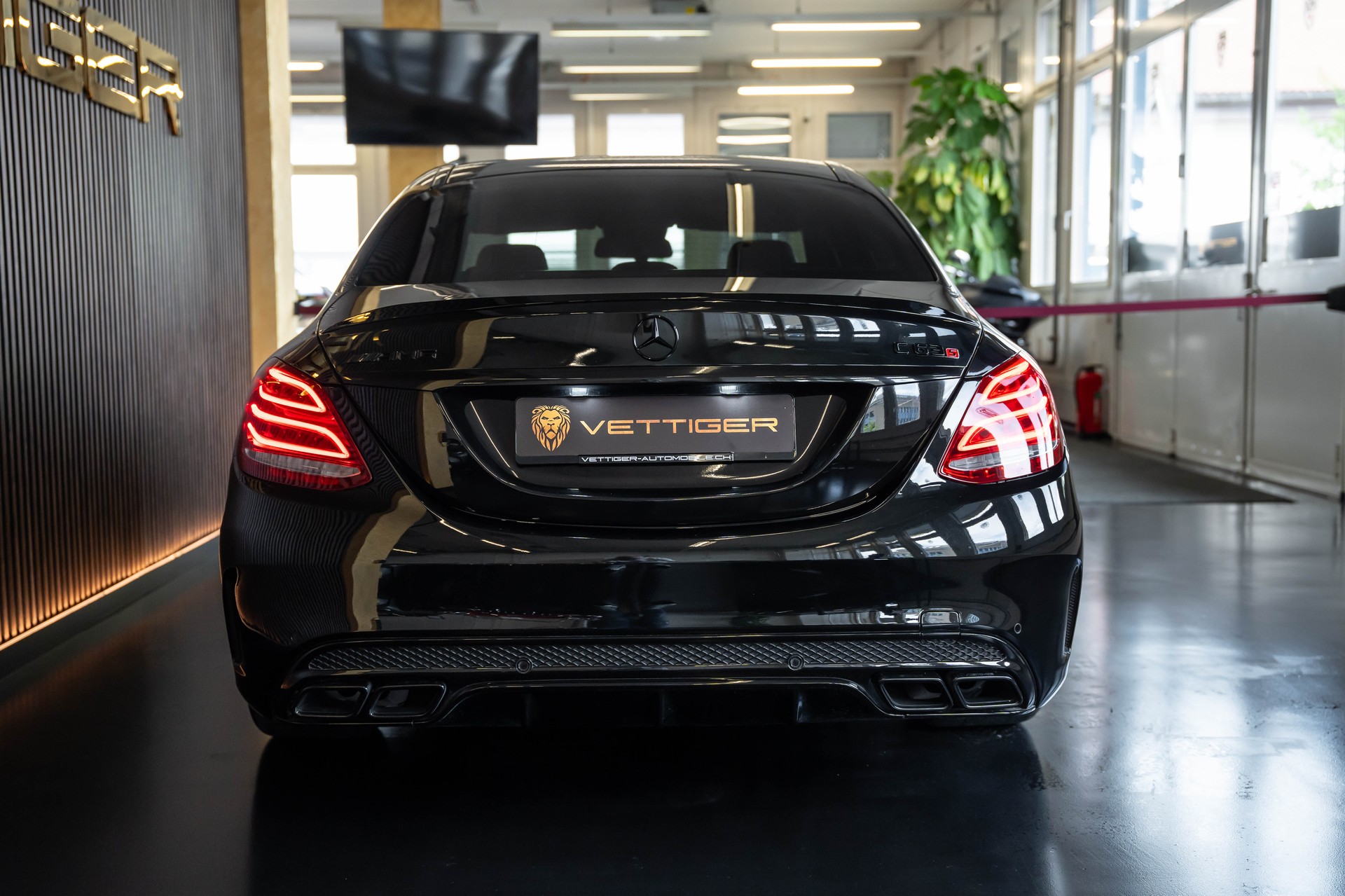 MERCEDES-BENZ C 63 AMG Speedshift-image-4