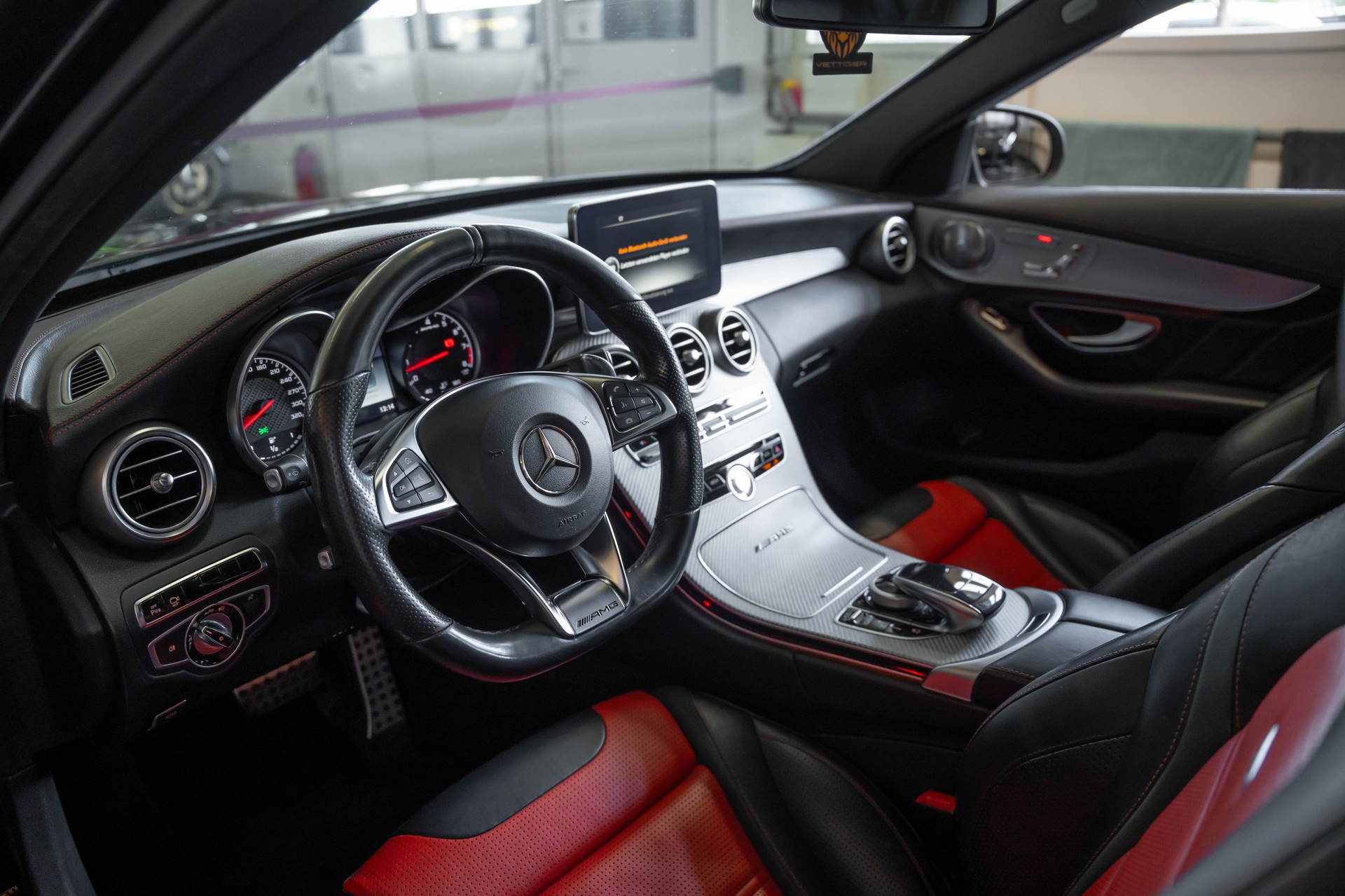 MERCEDES-BENZ C 63 AMG Speedshift-image-12