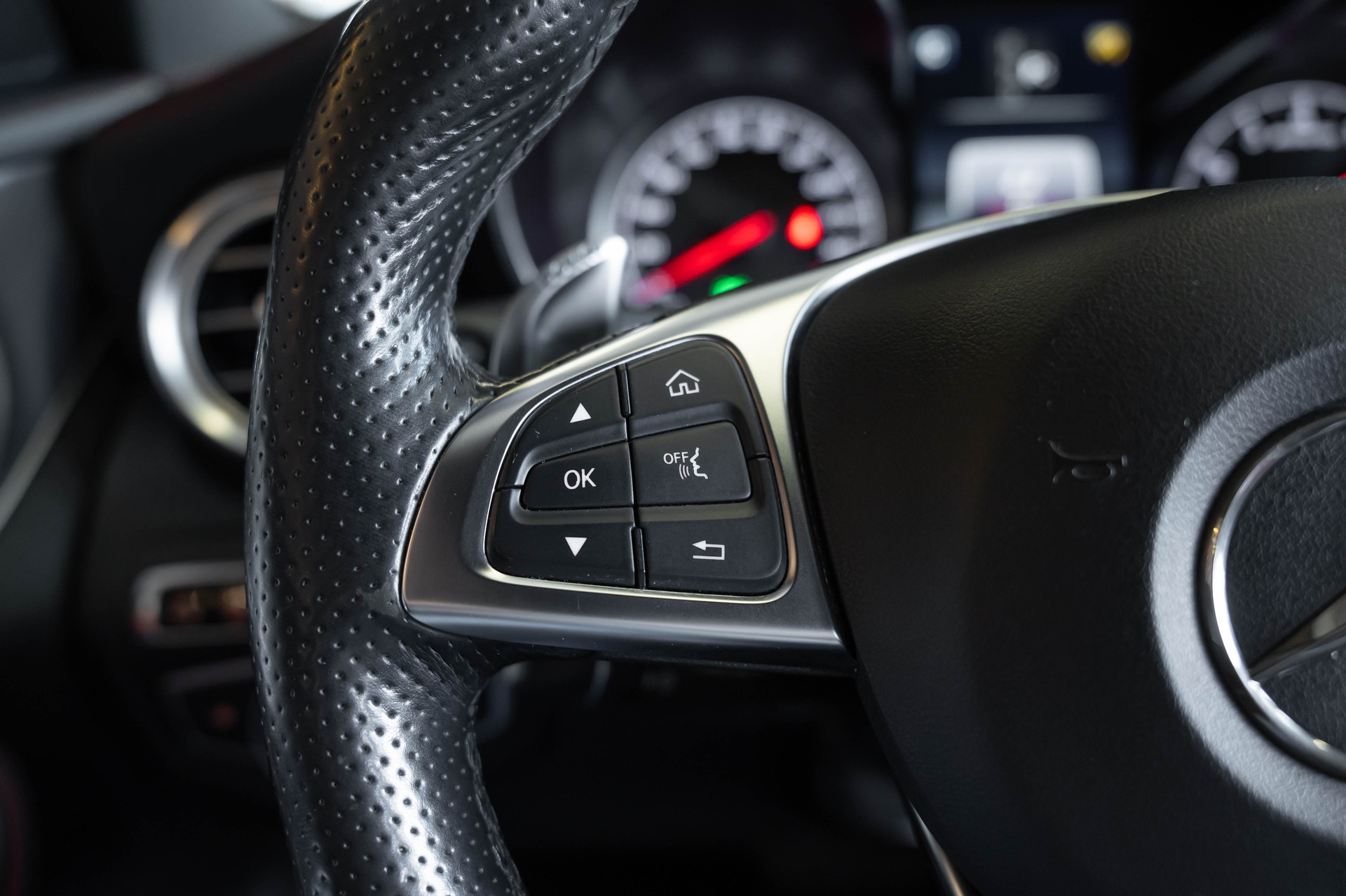 MERCEDES-BENZ C 63 AMG Speedshift-image-31