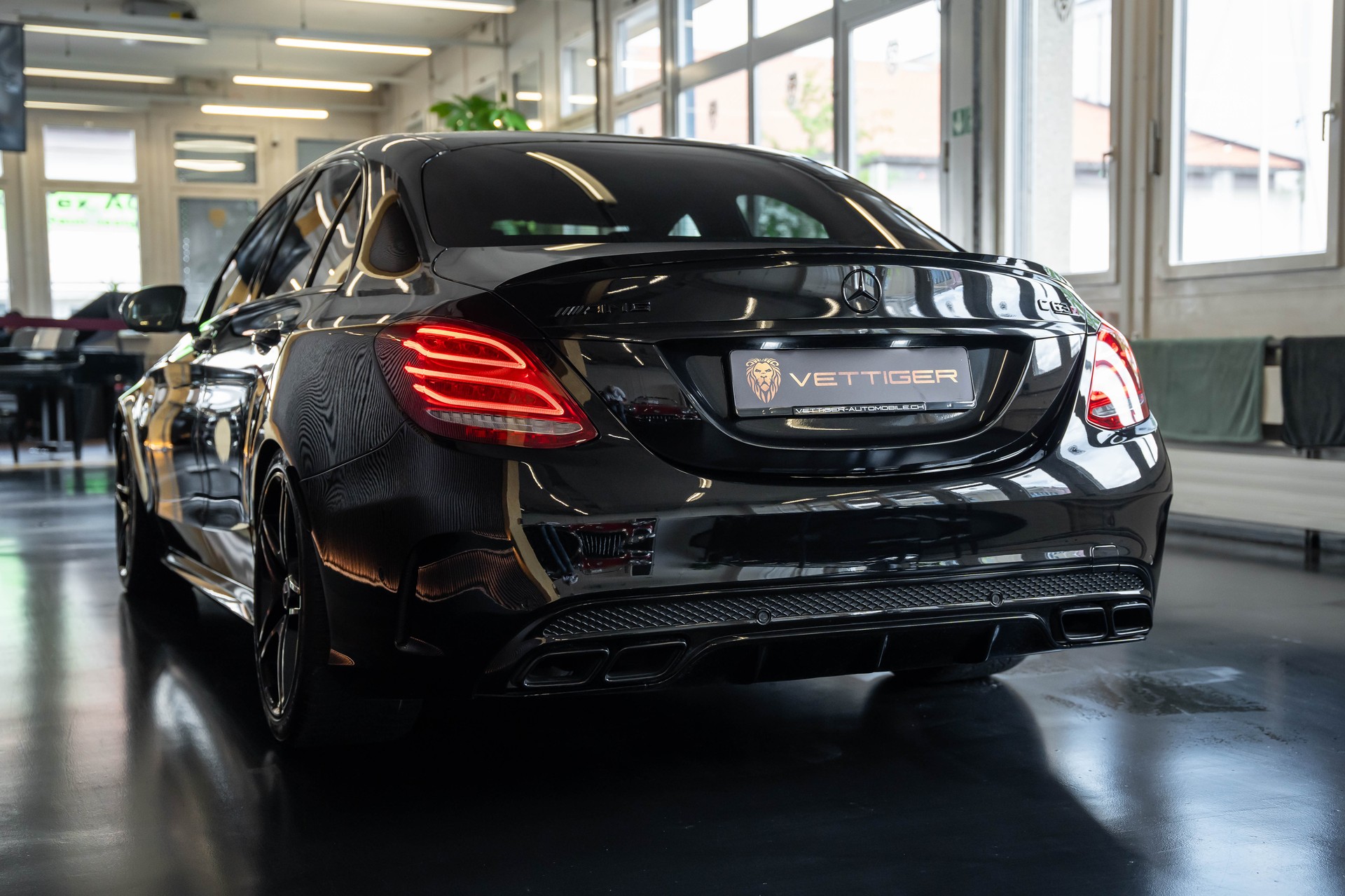 MERCEDES-BENZ C 63 AMG Speedshift-showroom-element-3