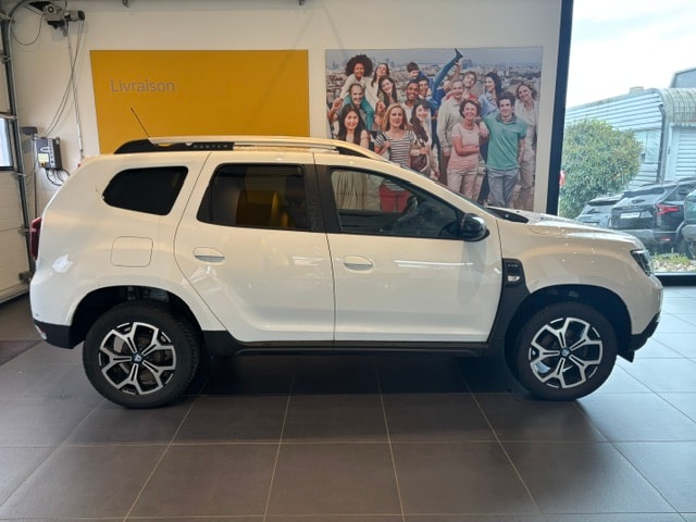 DACIA Duster TCe 150 Celebration 4x4-showroom-element-1