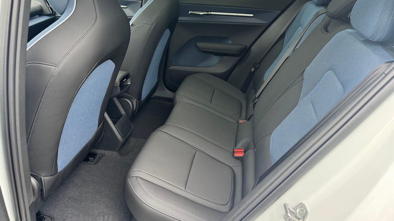VOLVO EX30 E60 69kWh TWIN ULTRA PERFORMNCE AWD-image-18