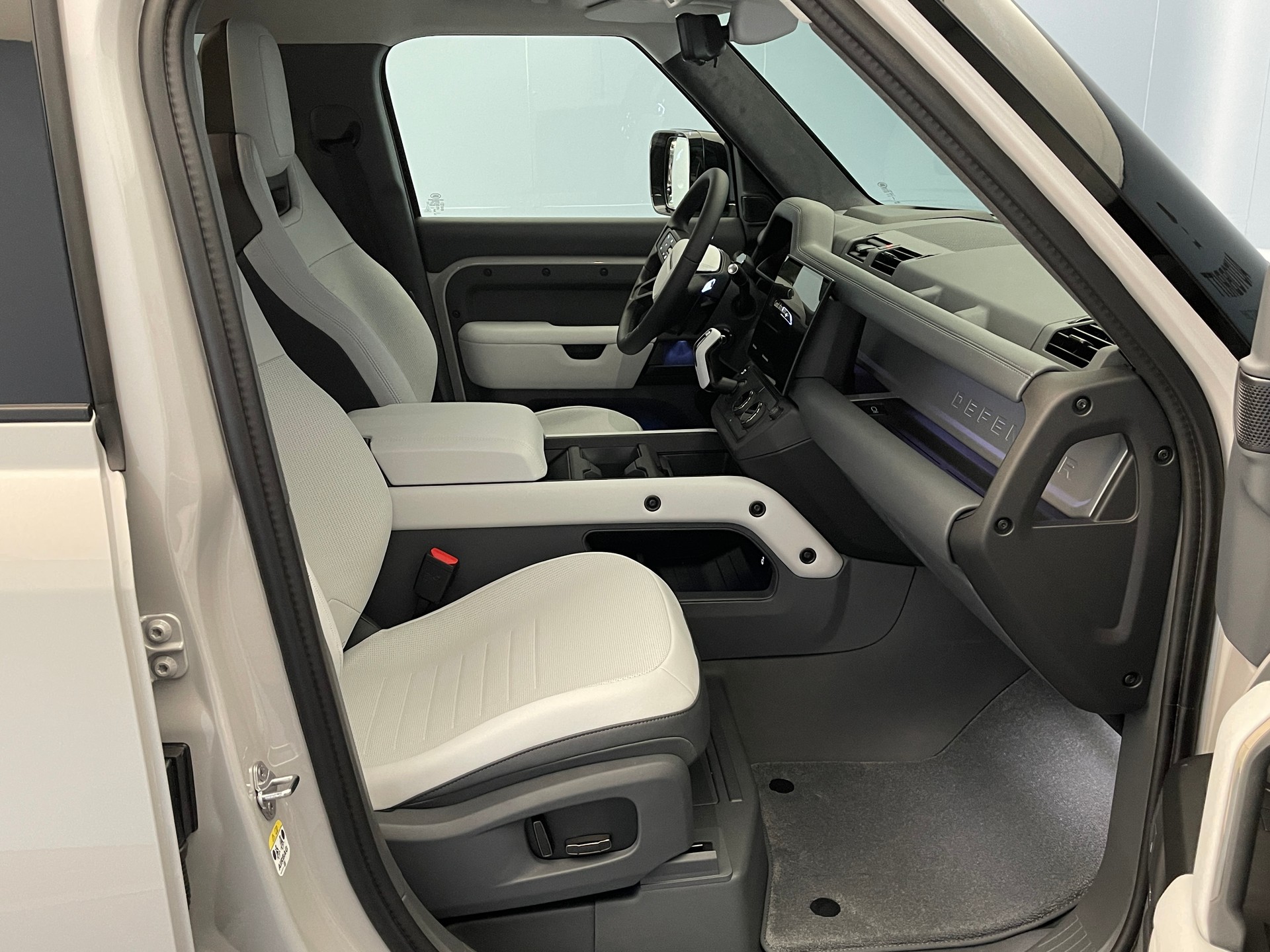 LAND ROVER Defender 110 4.4 V8 Octa-image-8