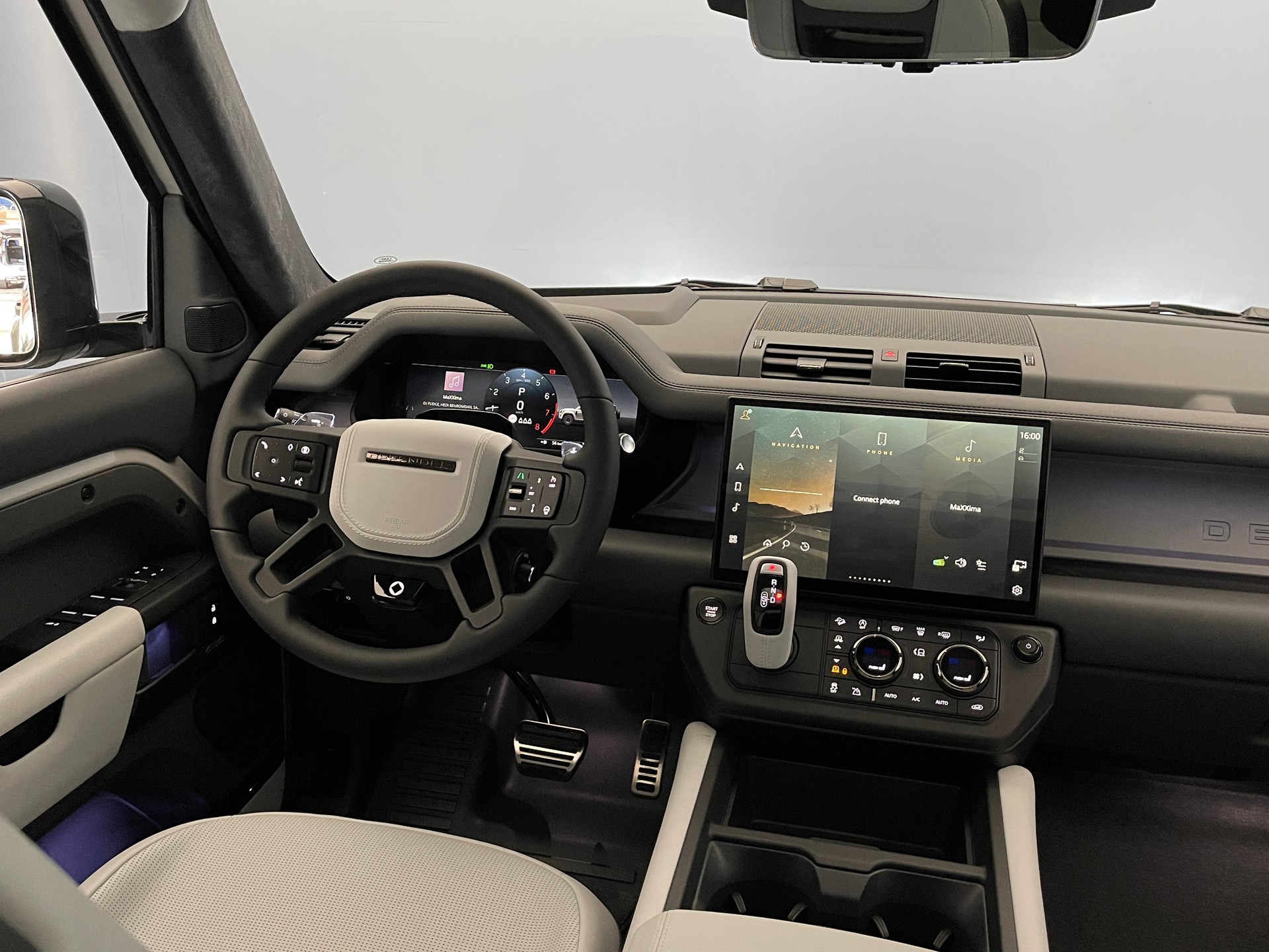 LAND ROVER Defender 110 4.4 V8 Octa-image-6