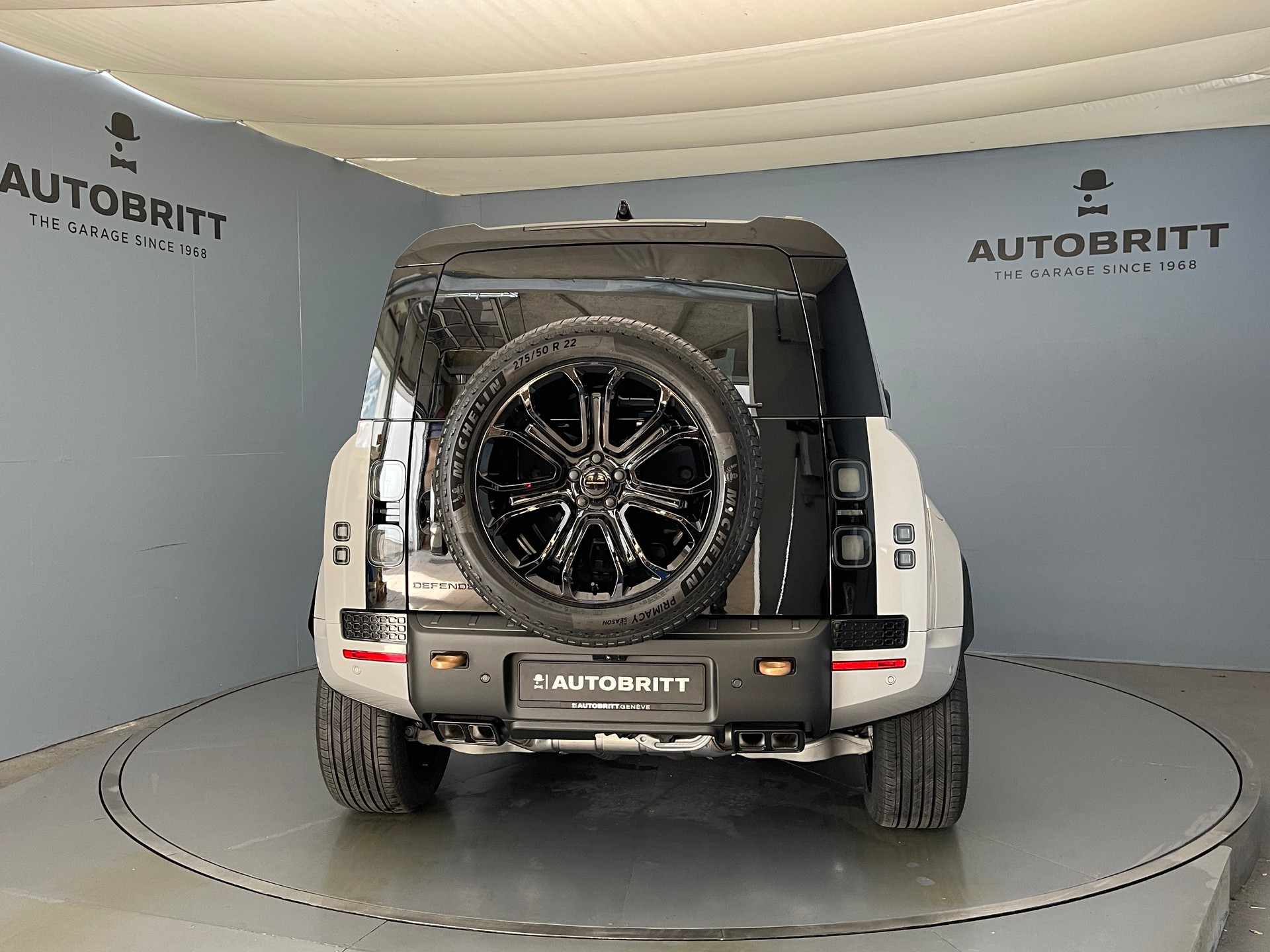 LAND ROVER Defender 110 4.4 V8 Octa-image-4