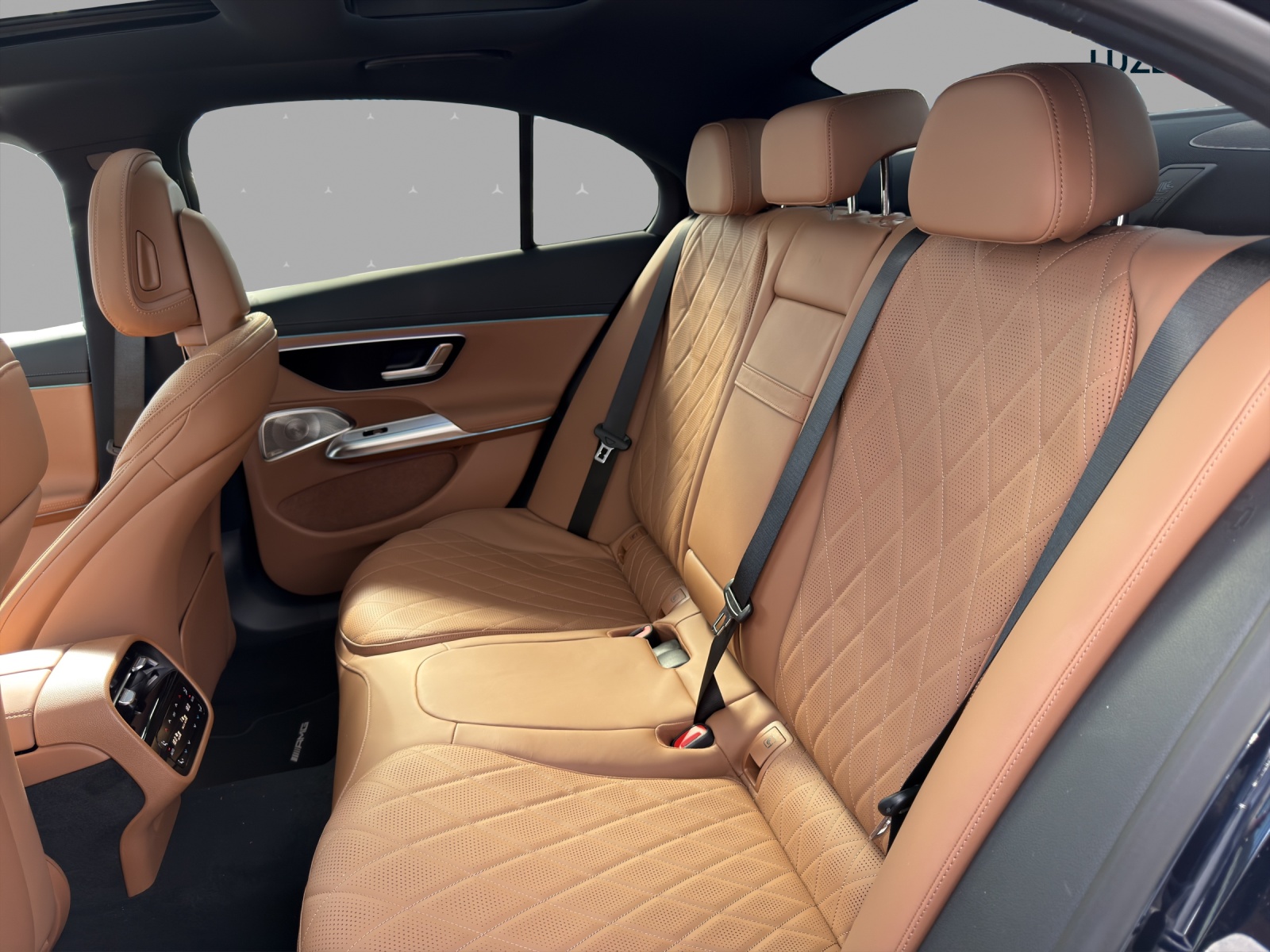 MERCEDES-BENZ E 220 d T 4Matic 9G-Tronic-image-13