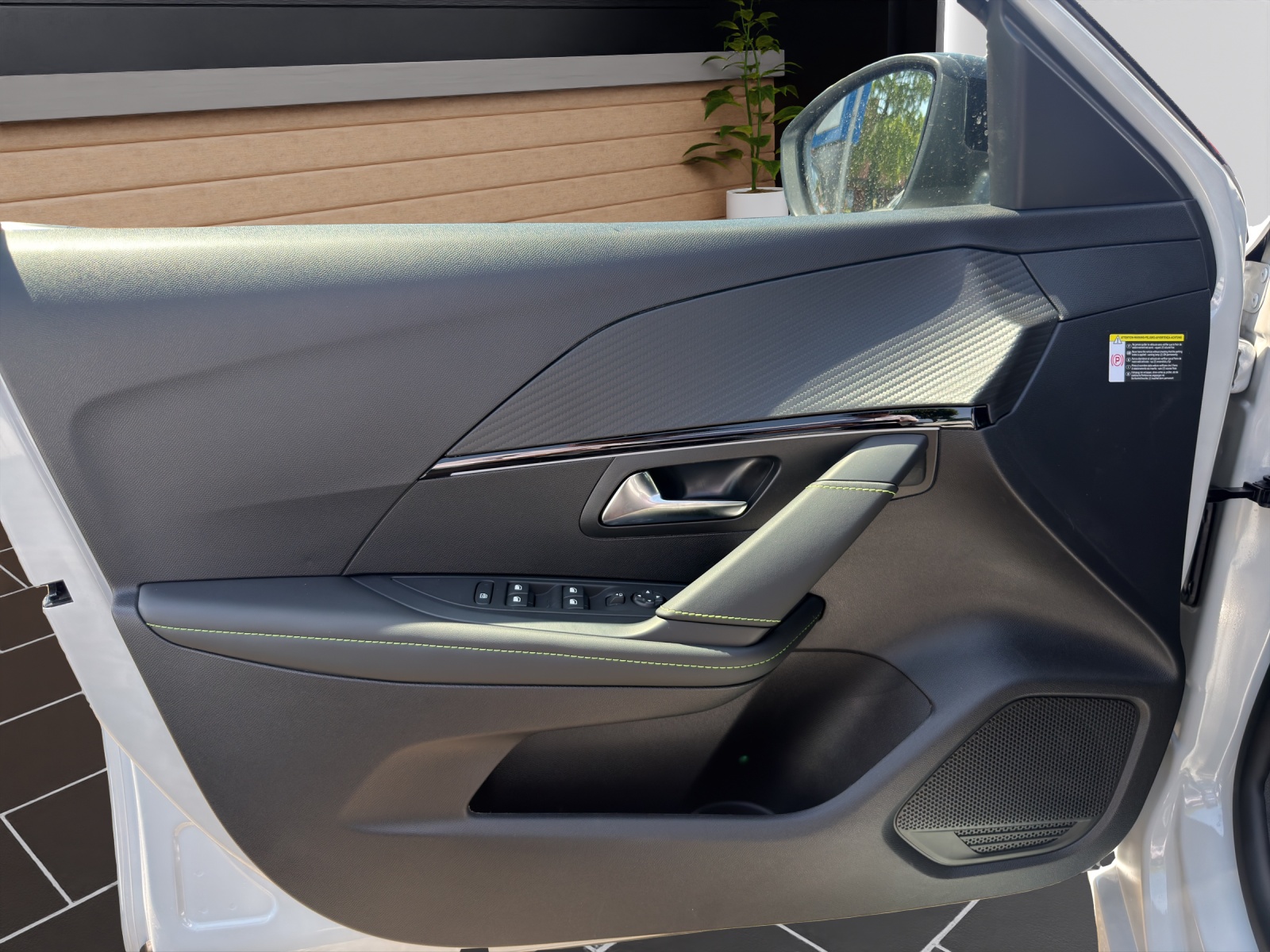 PEUGEOT 208 NEW 1.2 Hybrid 145 GT-image-12
