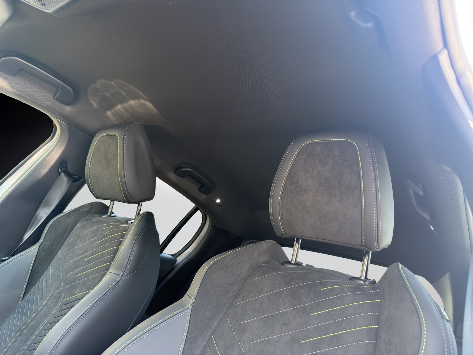 PEUGEOT 208 NEW 1.2 Hybrid 145 GT-image-13