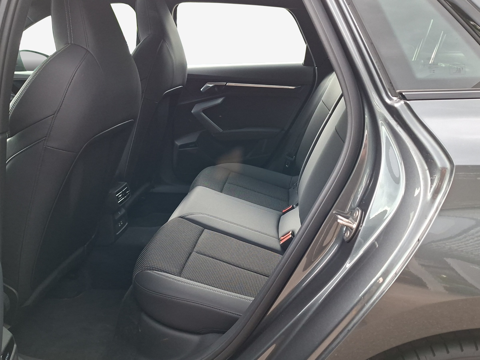 AUDI A3 Sportback 35 TFSI S line S-tronic-image-11