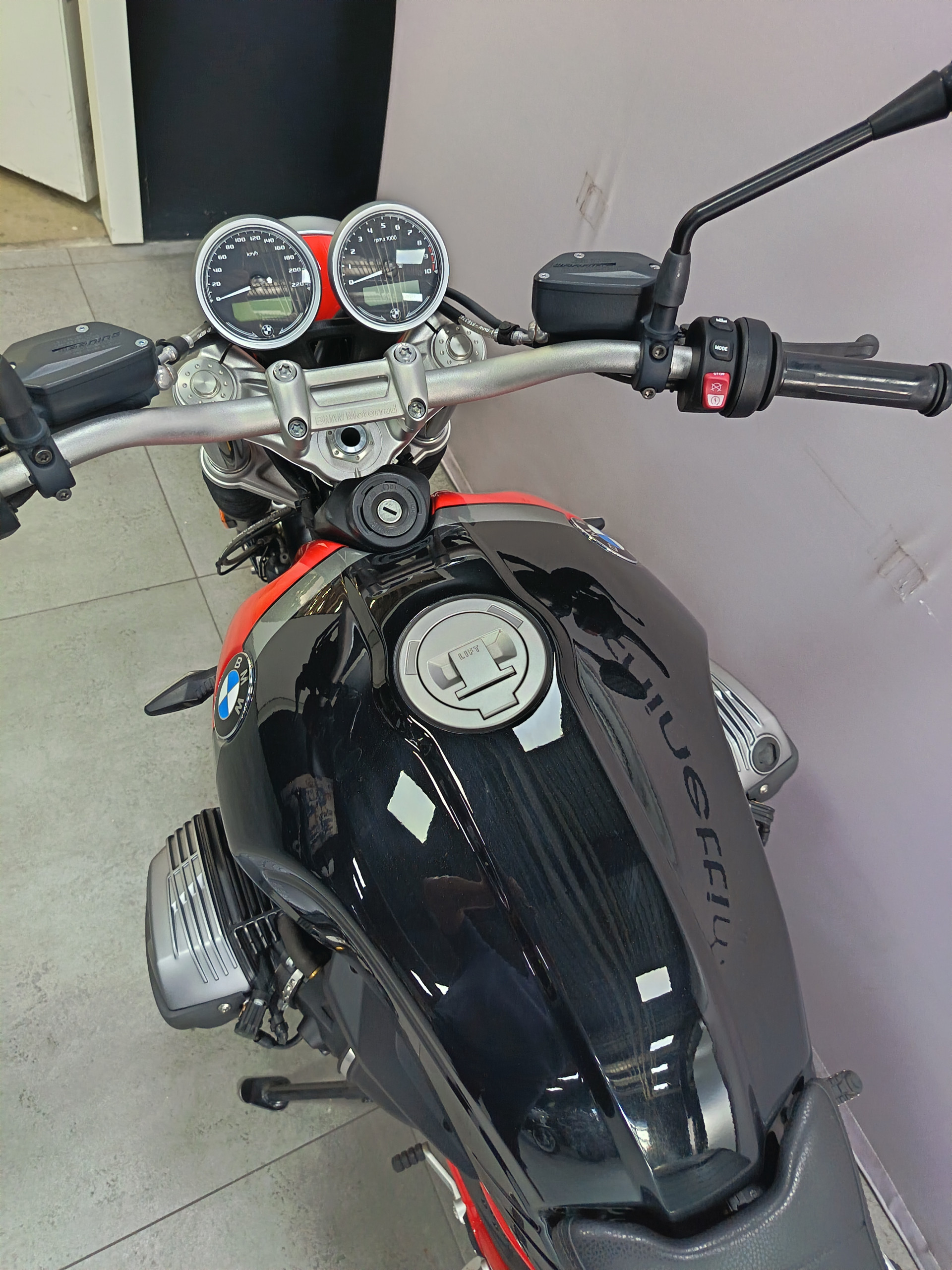 BMW R nineT Scrambler-image-4