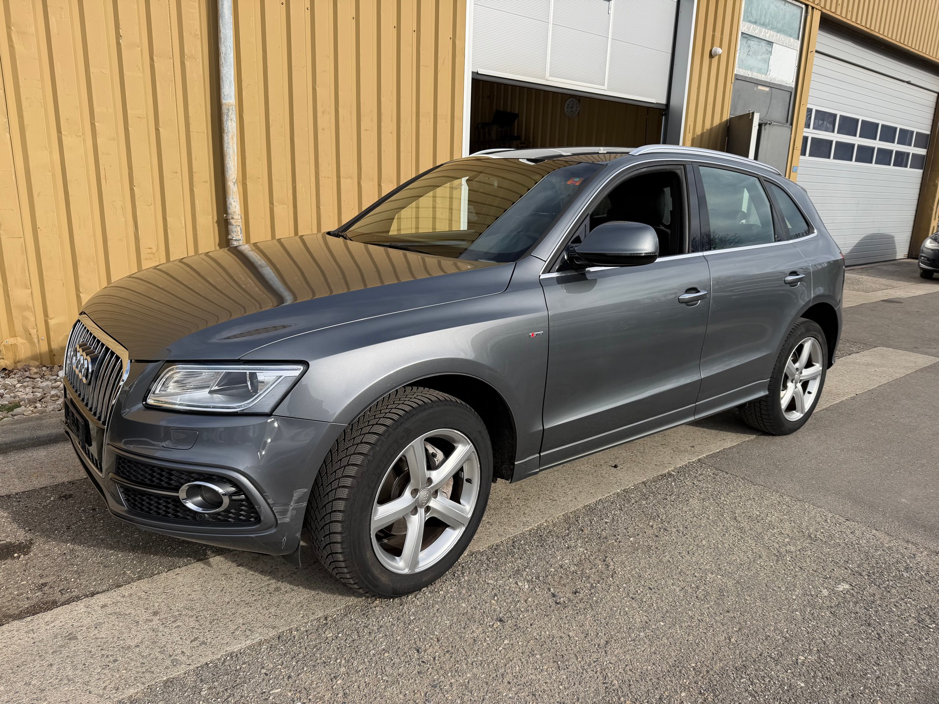 AUDI Q5 2.0 TDI quattro S-tronic-image-2
